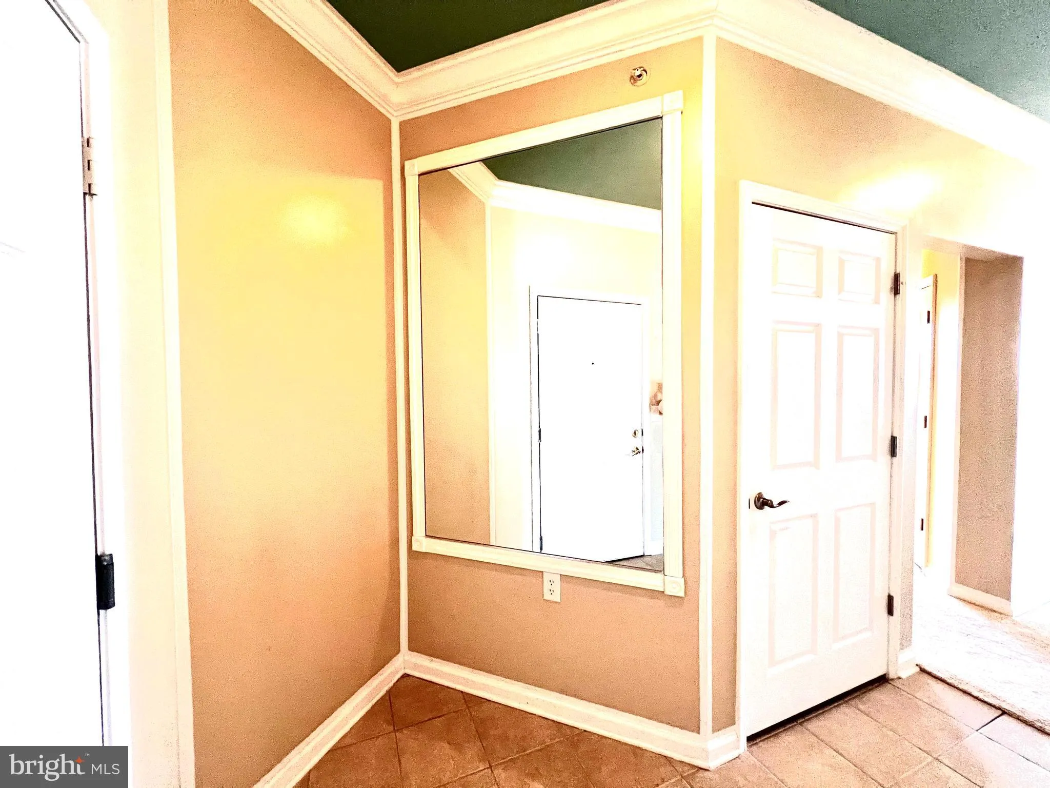 Ewing, New Jersey 08618, United States, 2 Bedrooms Bedrooms, ,2 BathroomsBathrooms,Residential,Contingent,2560