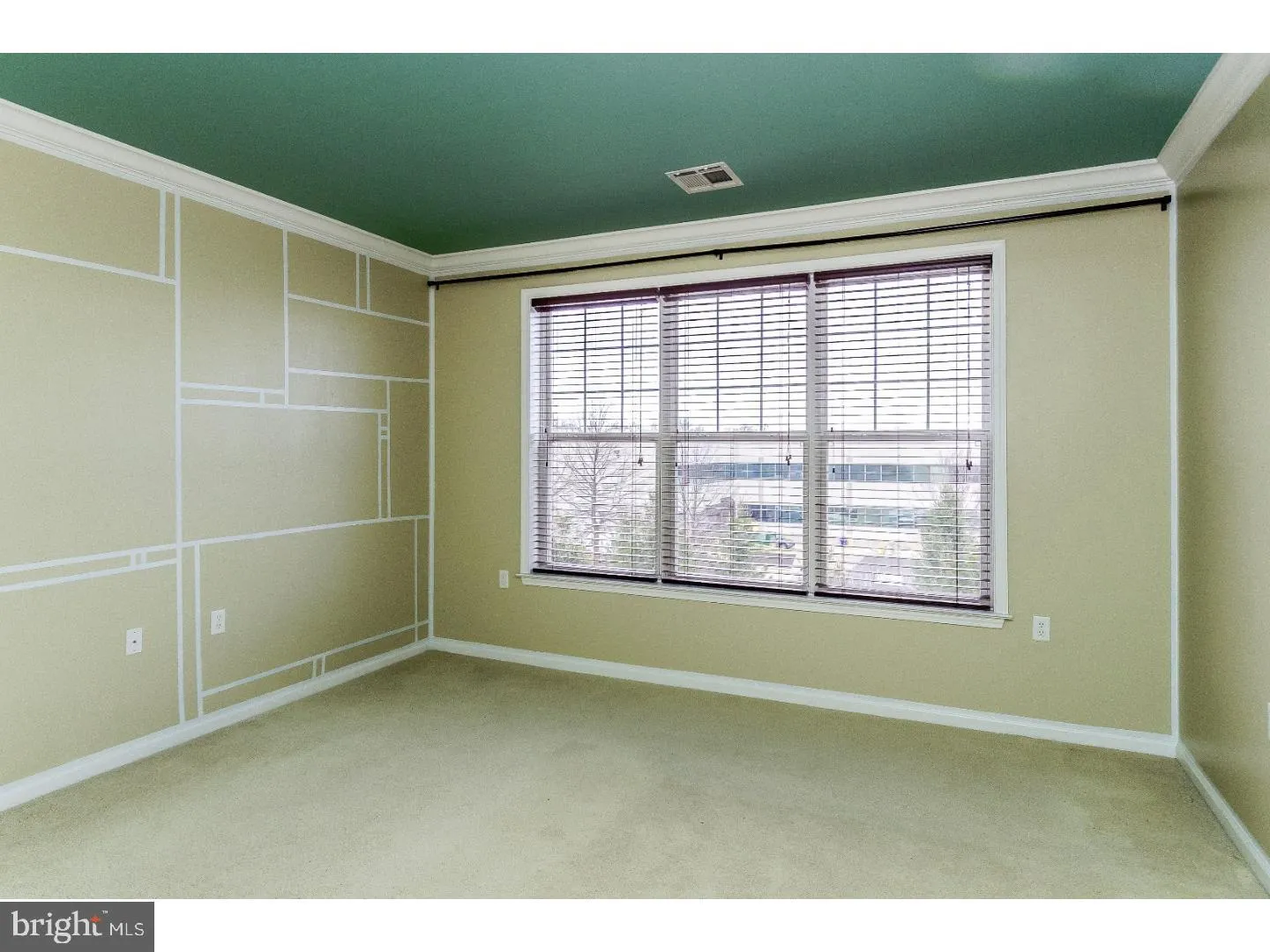 Ewing, New Jersey 08618, United States, 2 Bedrooms Bedrooms, ,2 BathroomsBathrooms,Residential,Contingent,2560