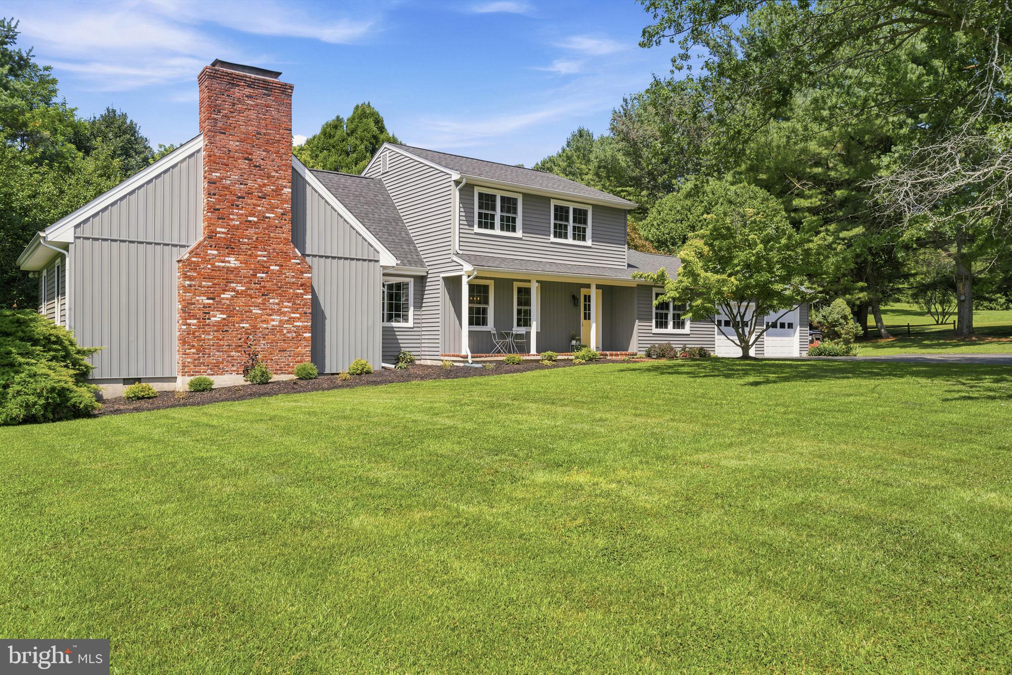 10 HIDDEN SPRING LANE