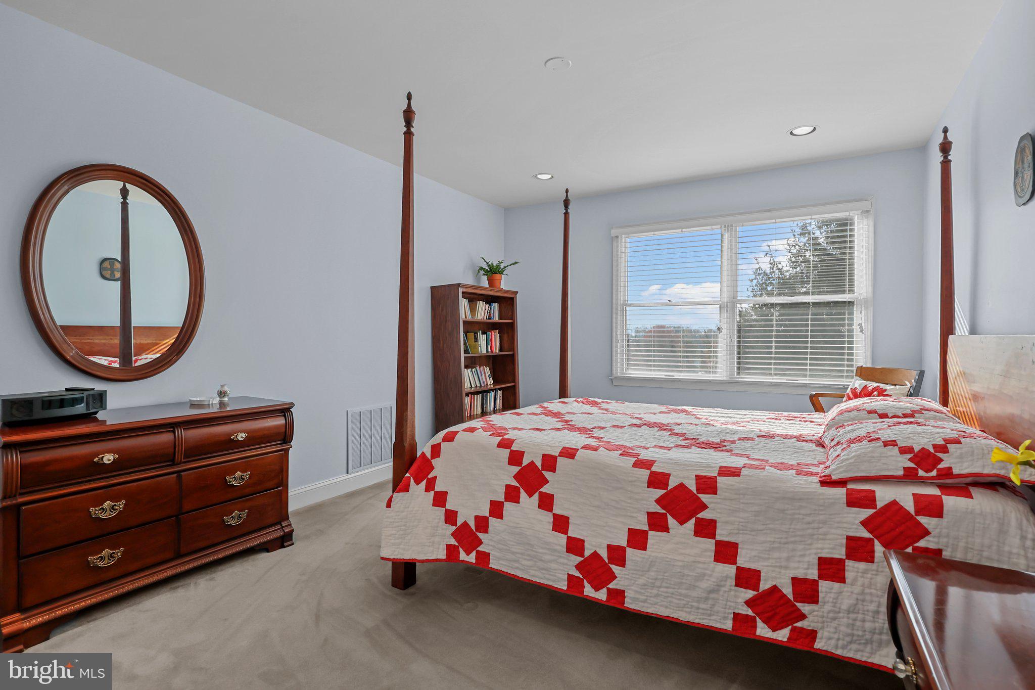 NORTHAMPTON CHASE - Residential