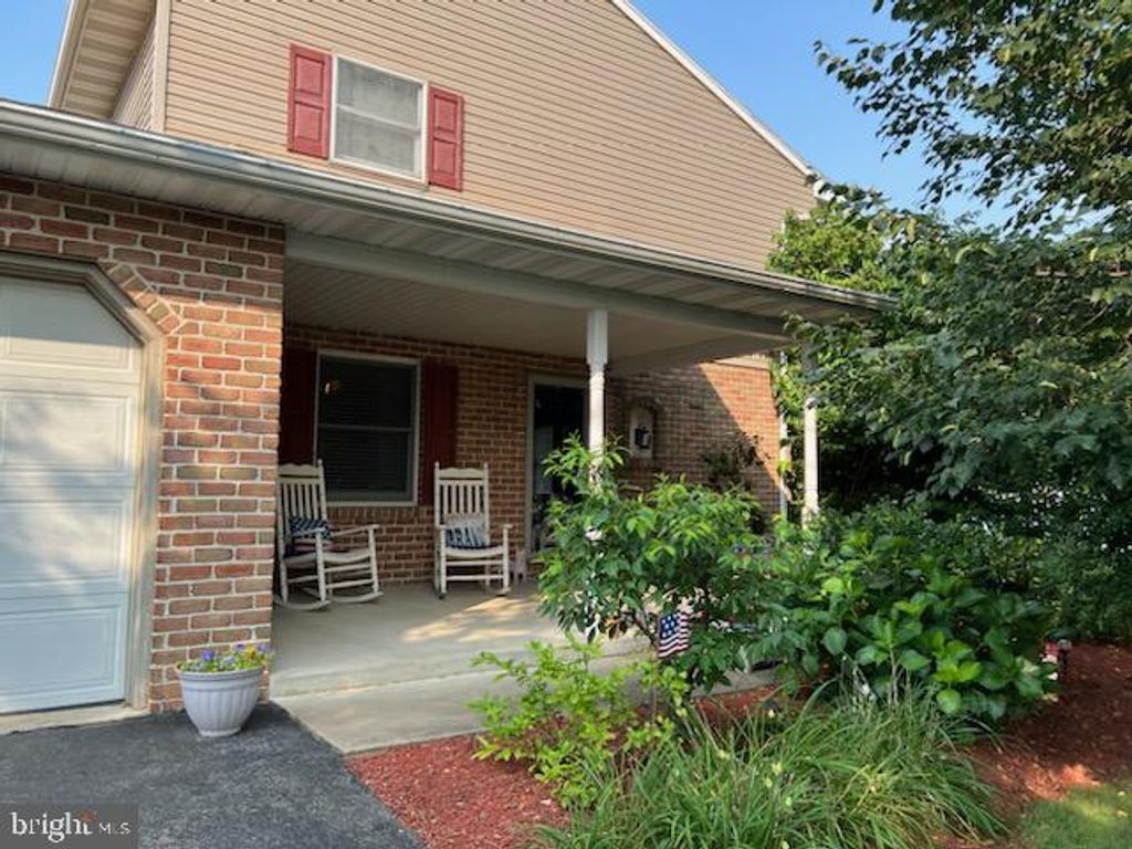Photo of 38 SUNRISE CIR, DENVER, PA 17517 (MLS # PALA2037800)