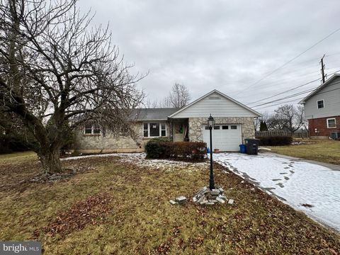 Homes For Sale - 1225 Brentwood Avenue<br/> BETHLEHEM, PA 18017