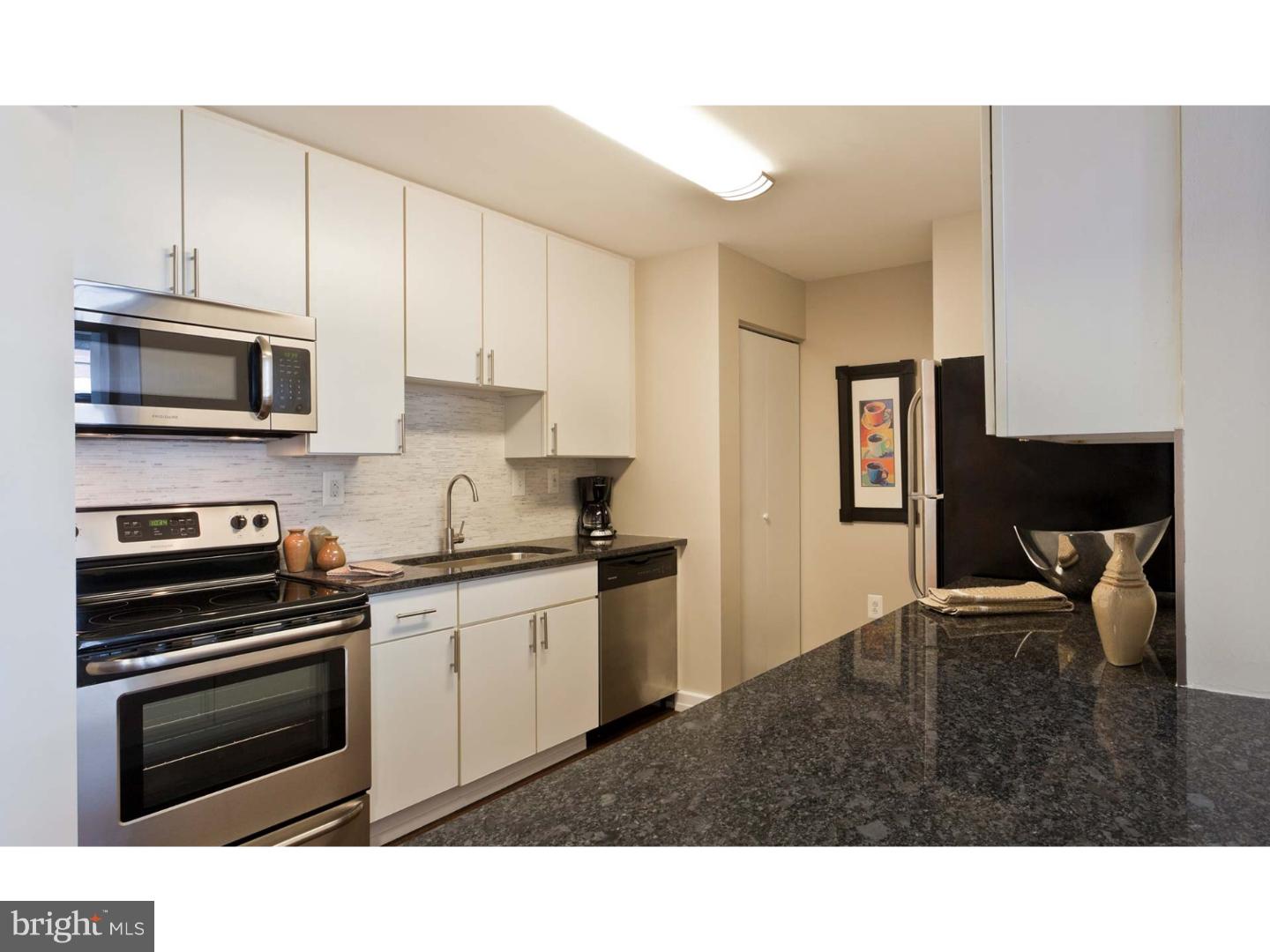 Located in the Fitler Square neighborhood, Locust on the Park offers the convenience of urban living with a welcoming neighborhood feel. The newly upgraded apartments feature modern kitchens with granite countertops and stainless-steel appliances. Hardwood floors throughout the living areas, high, industrial ceilings with oversized windows and spacious, loft-style floor plans. Each apartment contains a private washer and dryer and walk-in closets. Community also features a brand new 24-hour fitness center and new clubroom with demonstration kitchen. We are a pet friendly community with no weight limit on dogs. Located adjacent to the Schuylkill River Park, provides close access to abundant green space and commuting is convenient with the nearby 30th Street Station. ** Photos are of model units ** Prices and availability subject to change on daily basis ** **Virtual tours available**