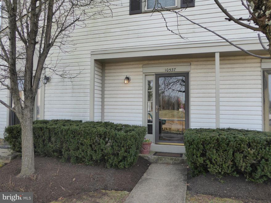 ONE LEVEL LIVING AT ITS BEST.  THE FLOOR PLAN IS AMAZING.   WALLS OF WINDOWS TO CREATE A BRIGHT LIVING AREA.  CUSTOM BLINDS FOR EXTRA PRIVACY.  FORMAL DINING ROOM WITH WAINSCOTTING AND CROWN MOLDING, LIVING ROOM WITH WB FP AND WALL OF WINDOWS,  3 SPACIOUS BEDROOMS AND CLOSETS GALORE.   NO STORAGE PROBLEM HERE.  NEW CARPET, SHINING LAMINATE IN LIVING ROOM, DR,MASTER BEDROOM  AND KITCHEN AND HALLWAY AND HUGE ENTRANCE FOYER WITH, WOULD YOU BELIEVE NOT ONE BUT TWO CLOSETS.  KITCHEN HAS UNBELIEVABLE CABINET SPACE WITH LARGE EATING AREA AND EXIT TO THE COZY PATIO AREA.  SS-STOVE &REFRIGERATOR.  EASY ACCESS TO MAJOR THOROUGHFARES