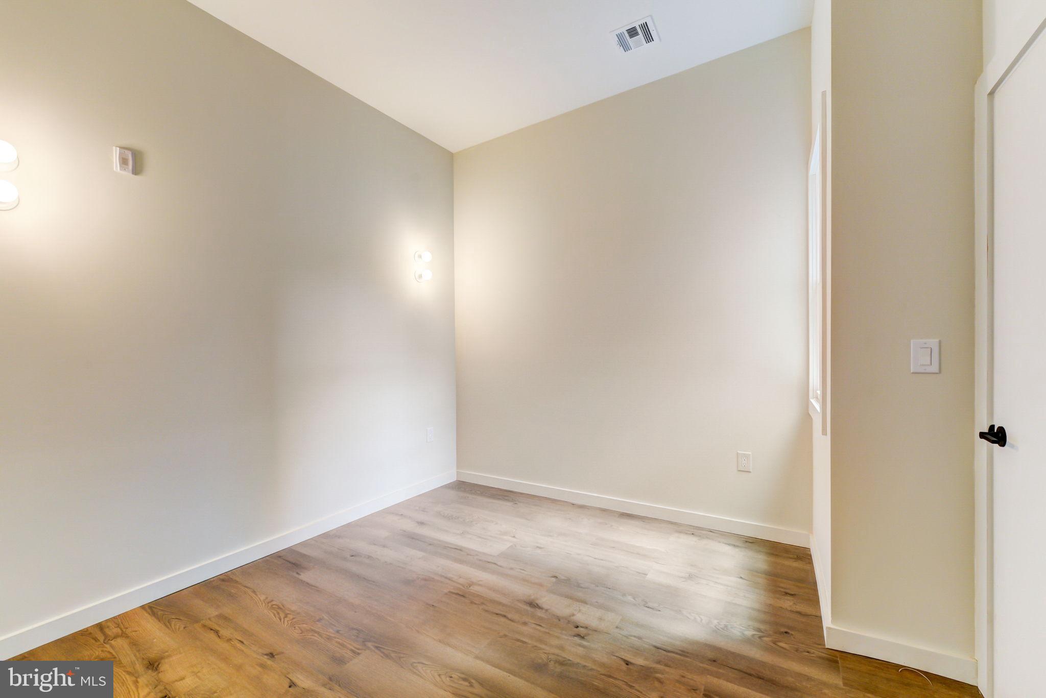 UNIVERSITY CITY - Commercial Sale