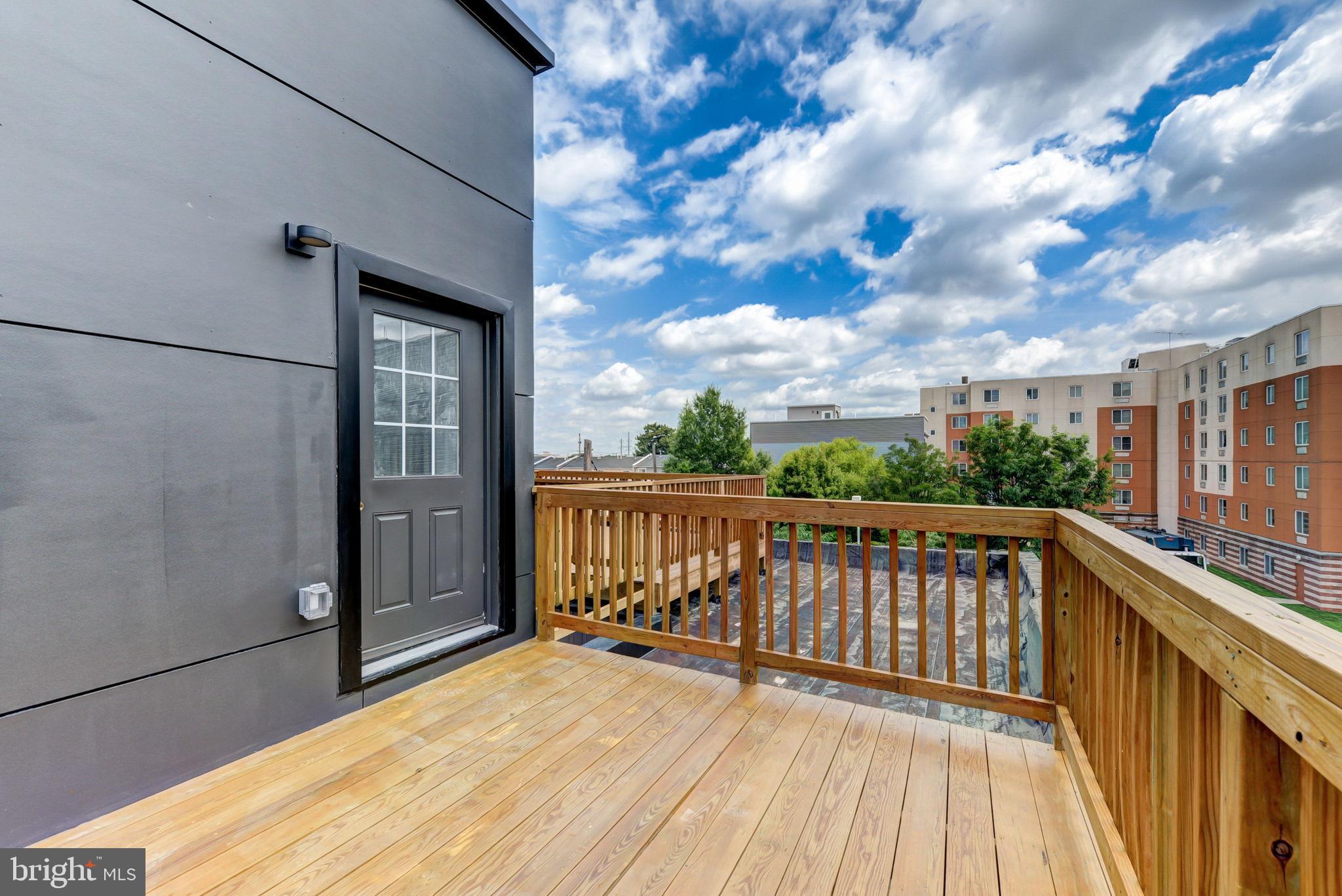 UNIVERSITY CITY - Commercial Sale