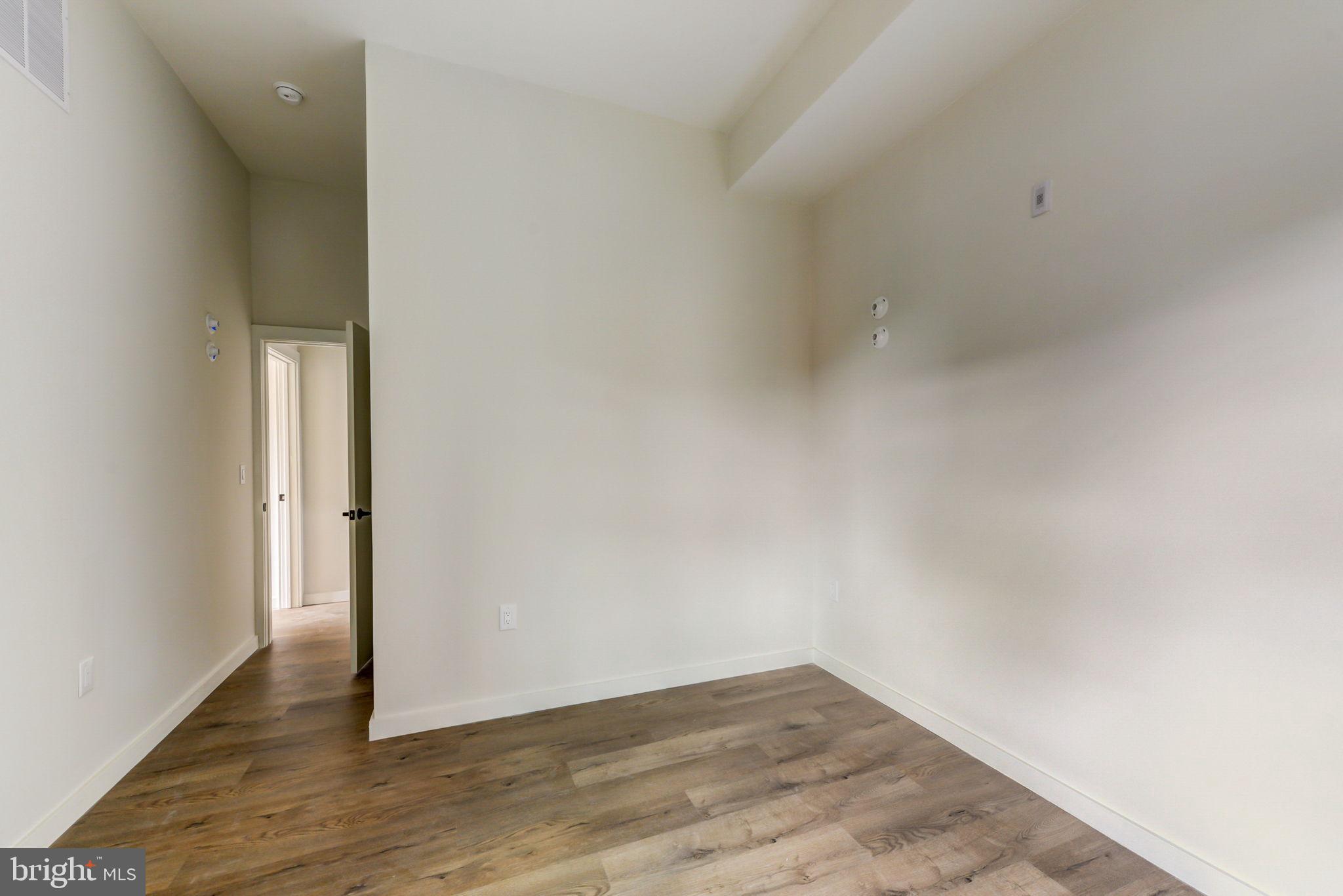 UNIVERSITY CITY - Commercial Sale