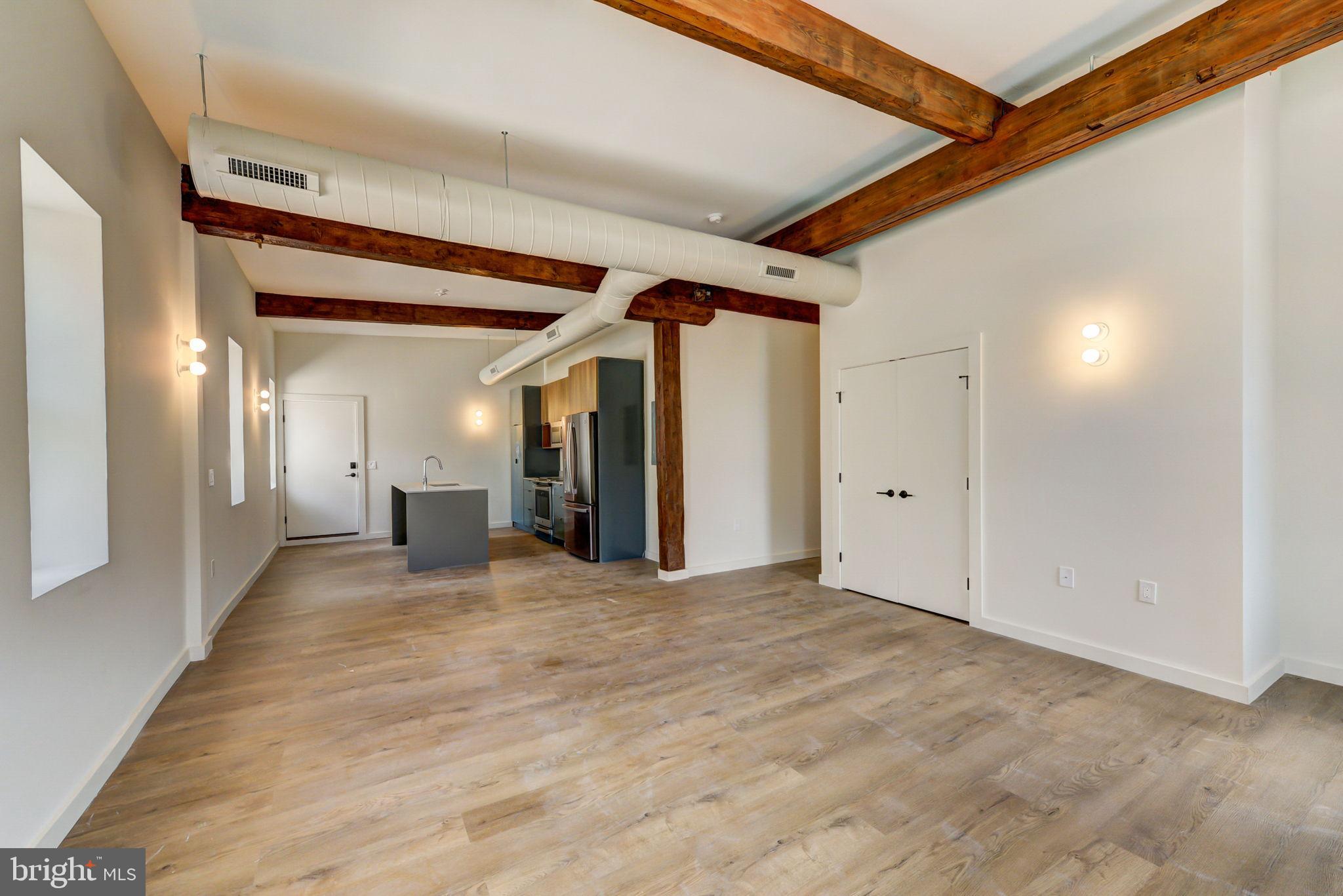 UNIVERSITY CITY - Commercial Sale