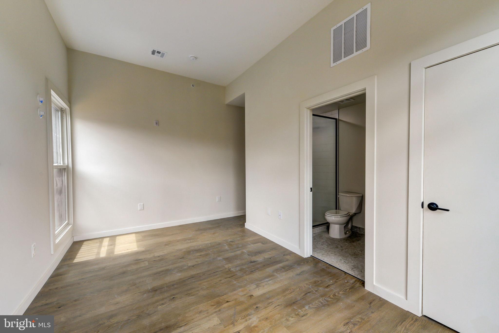 UNIVERSITY CITY - Commercial Sale