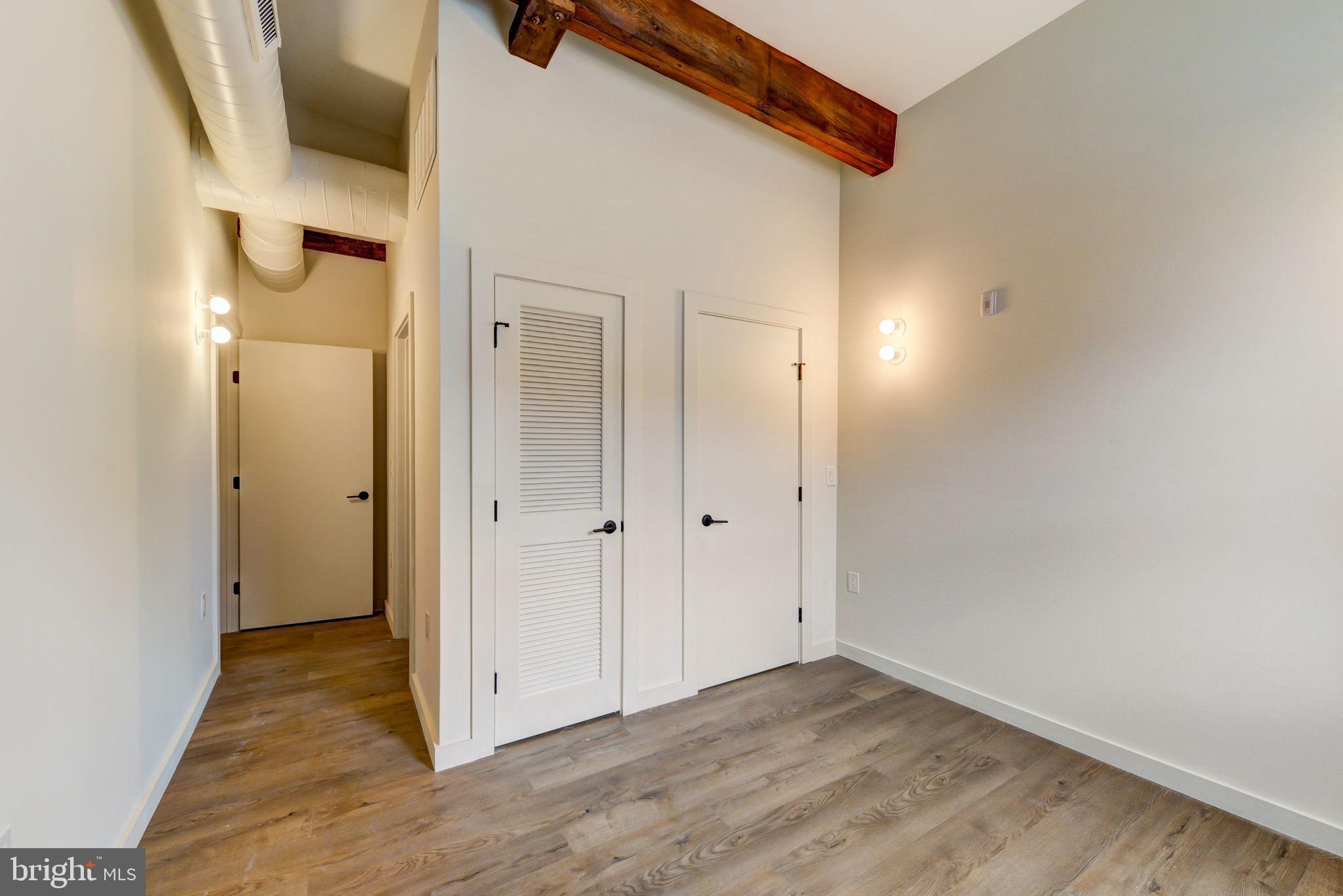 UNIVERSITY CITY - Commercial Sale