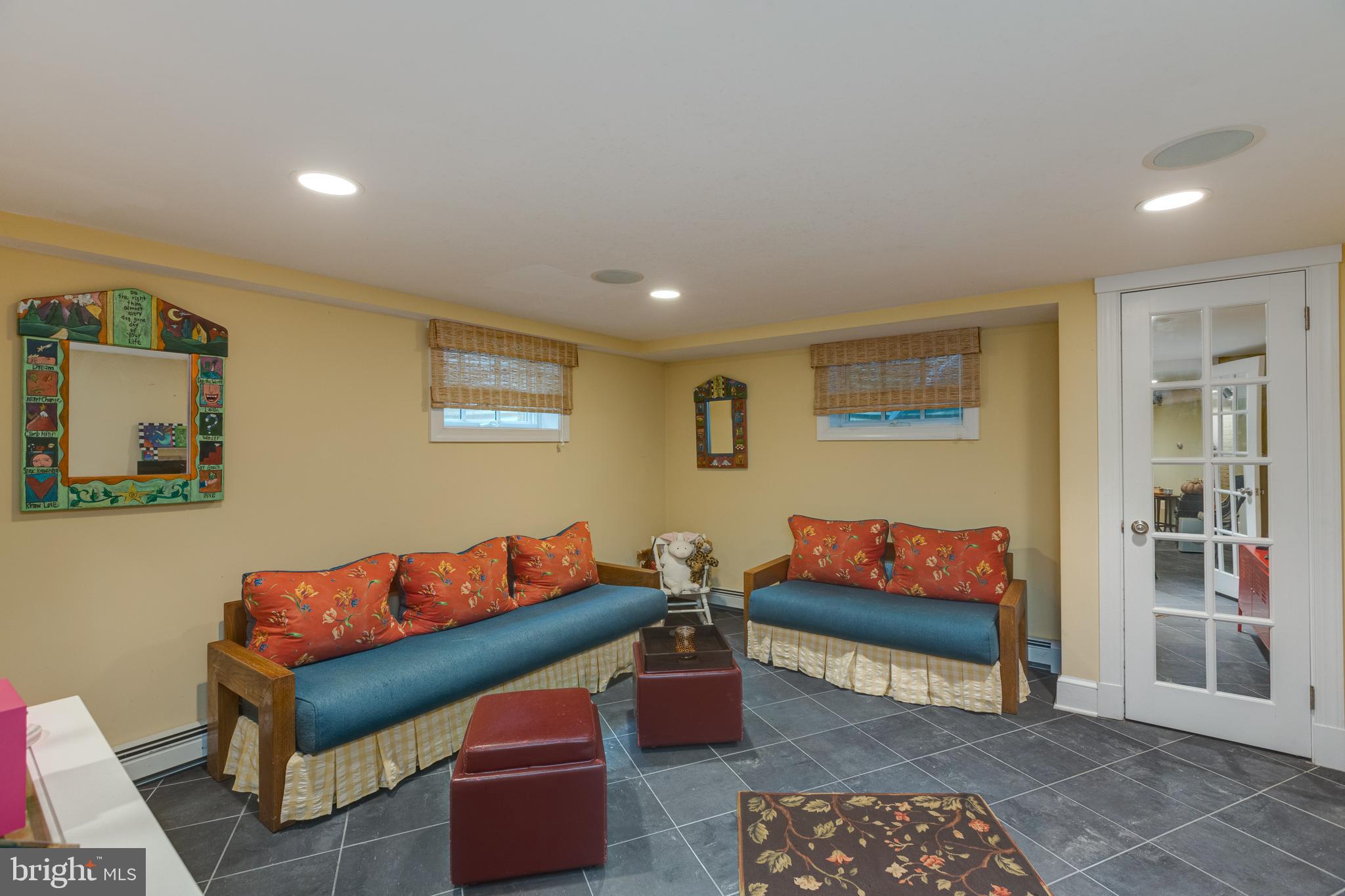 COUNTRY CLUB HILLS - Residential