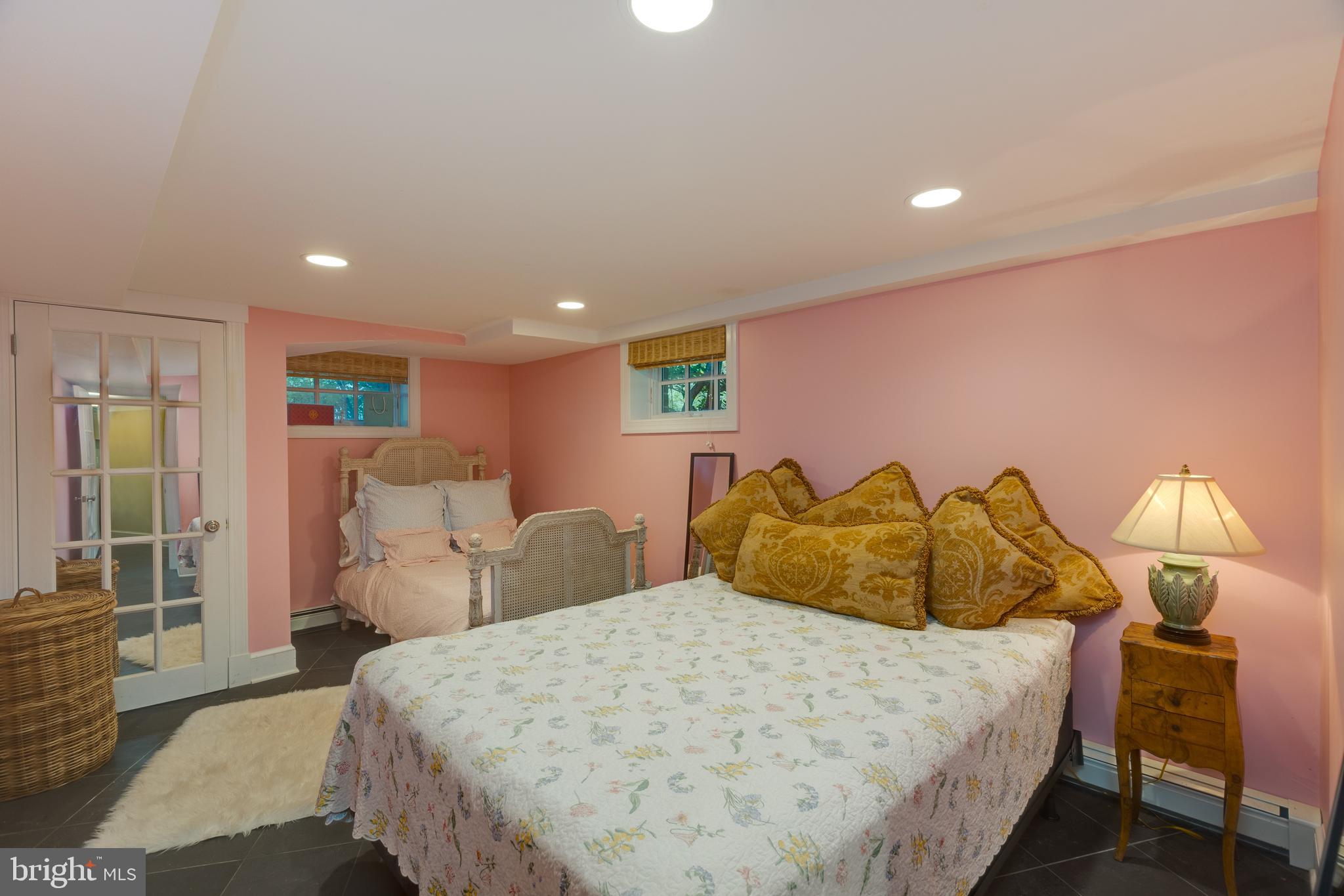 COUNTRY CLUB HILLS - Residential