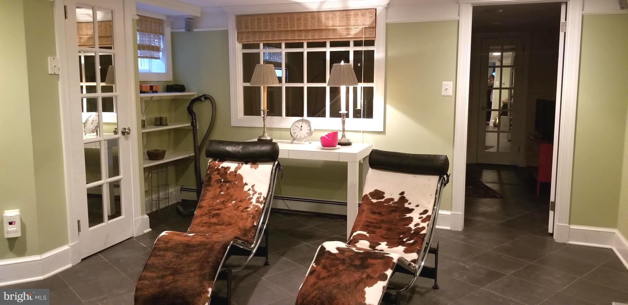 COUNTRY CLUB HILLS - Residential