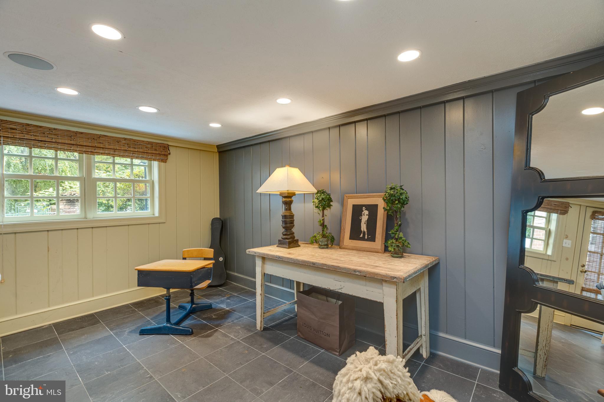 COUNTRY CLUB HILLS - Residential