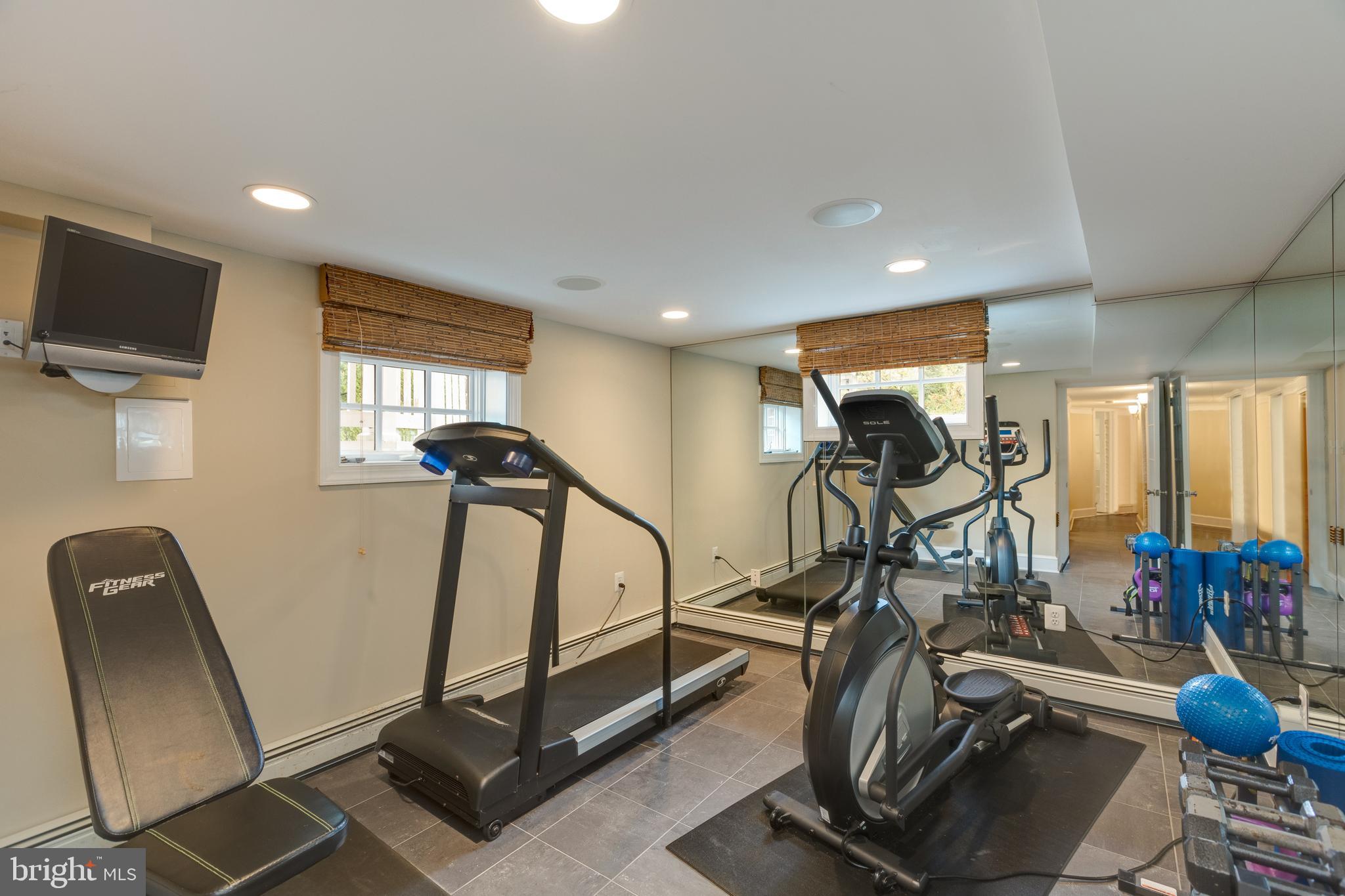 COUNTRY CLUB HILLS - Residential