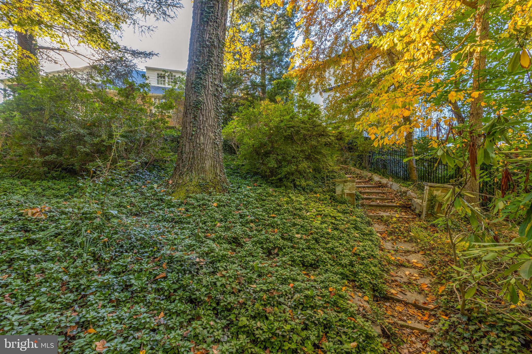 COUNTRY CLUB HILLS - Residential