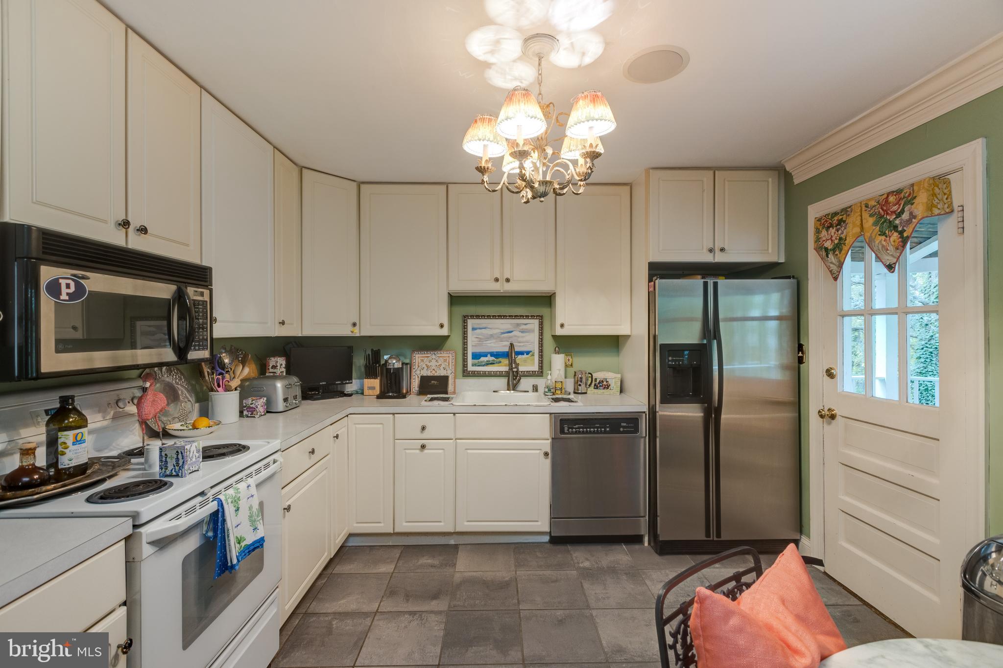 COUNTRY CLUB HILLS - Residential