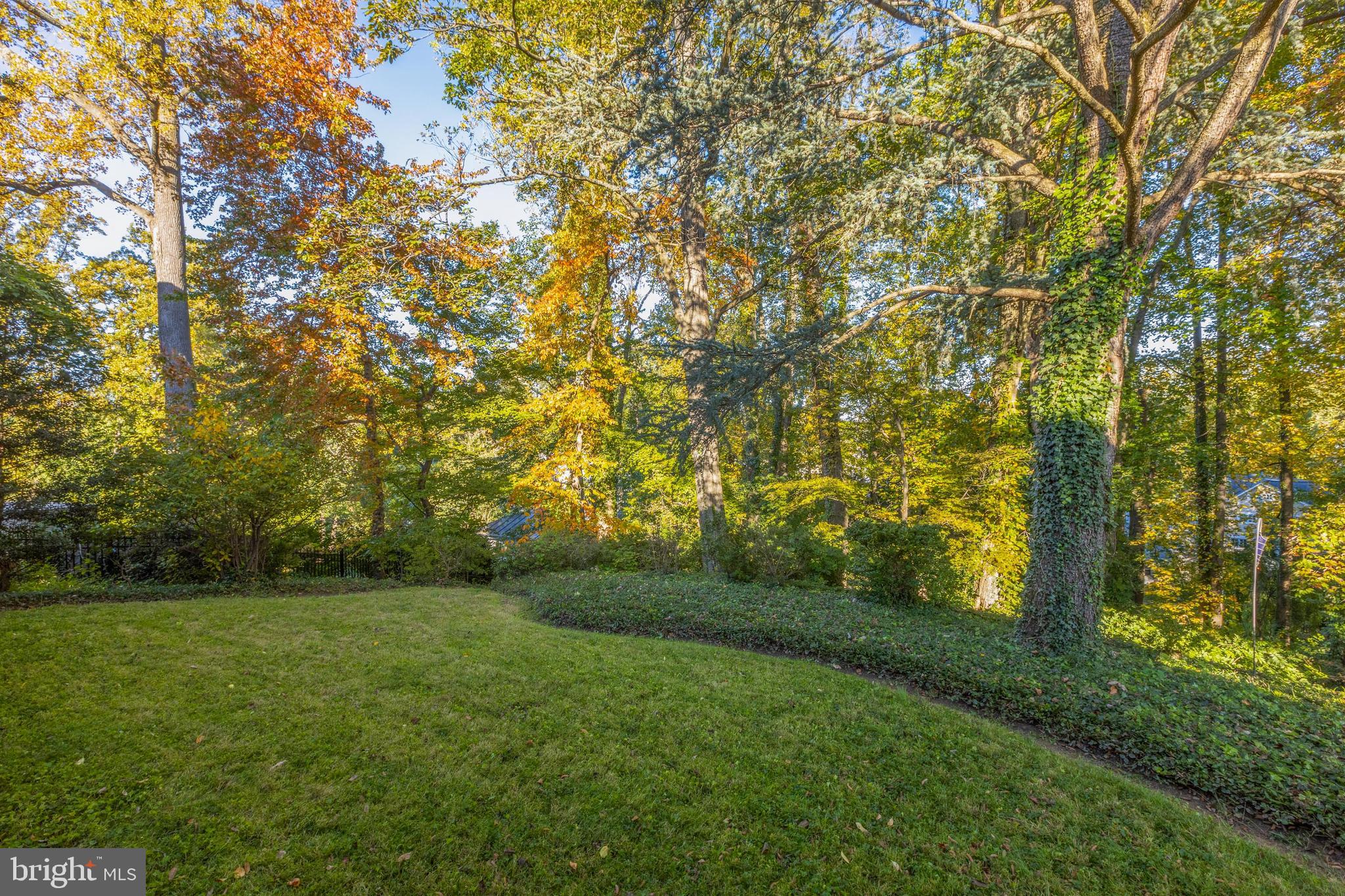 COUNTRY CLUB HILLS - Residential