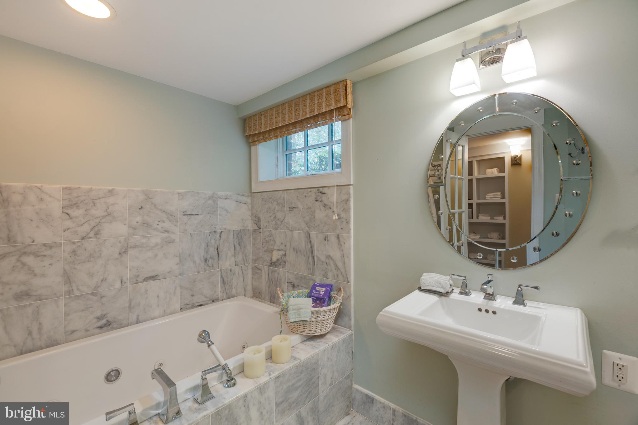 COUNTRY CLUB HILLS - Residential