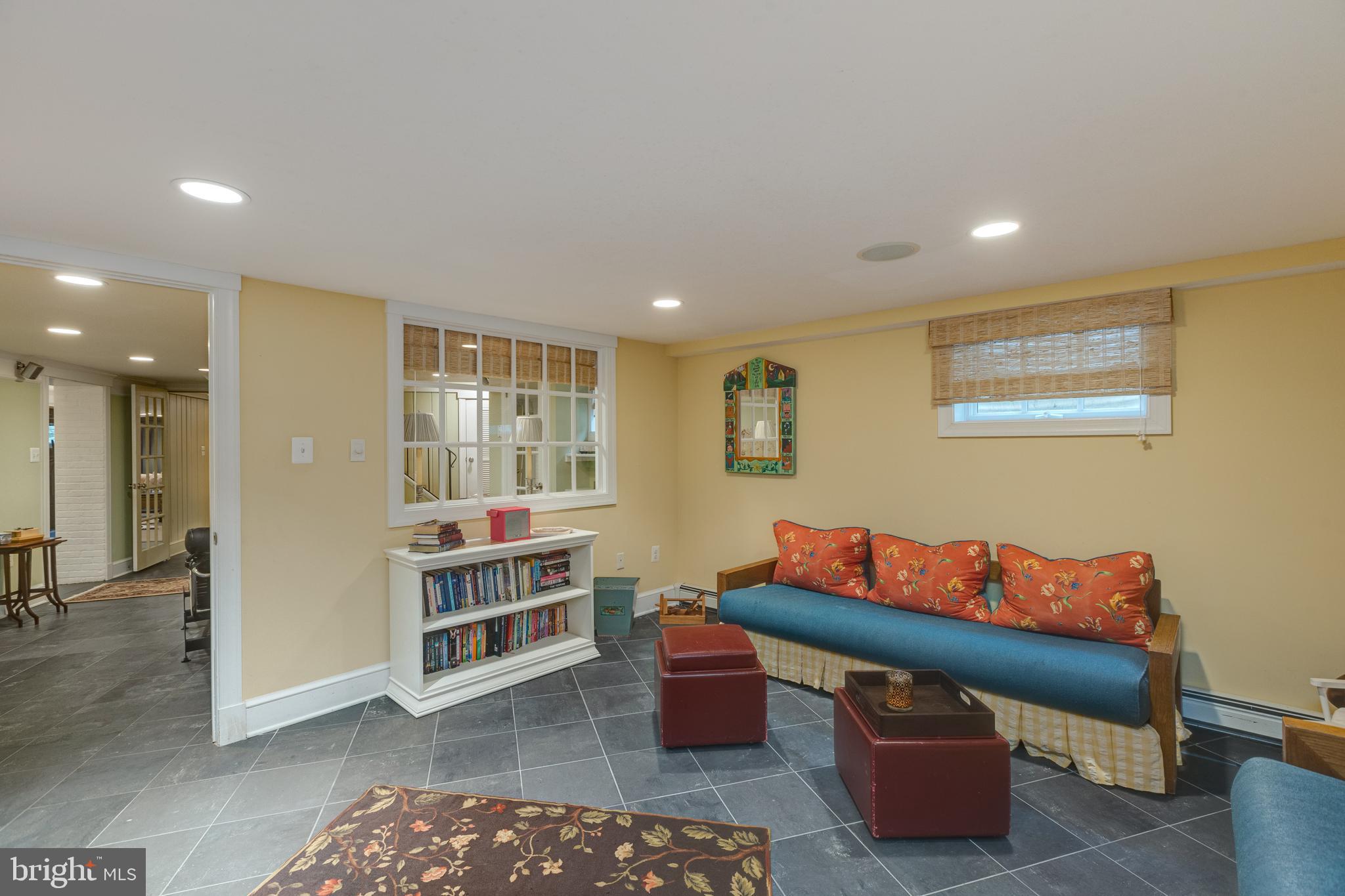 COUNTRY CLUB HILLS - Residential