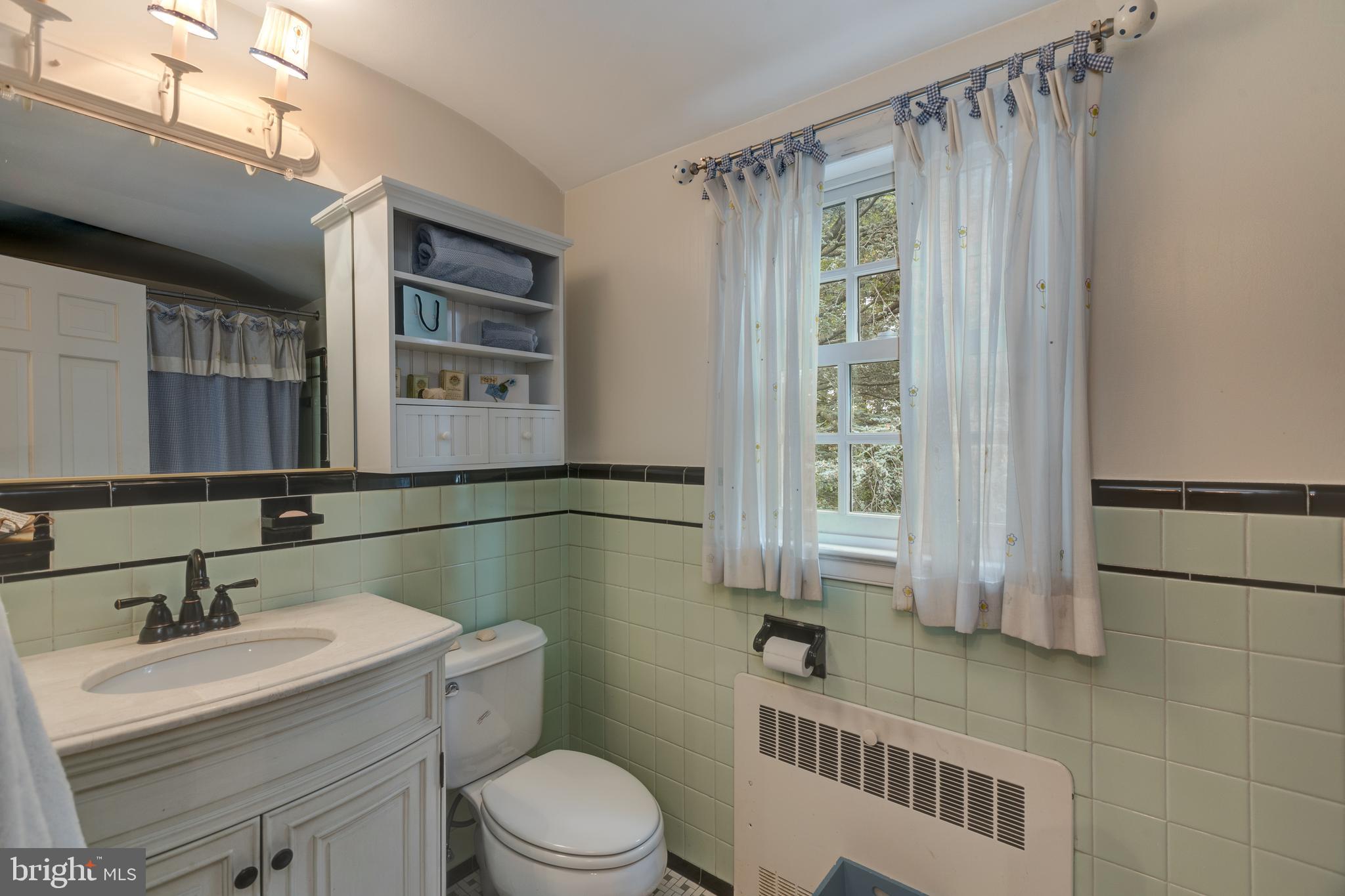 COUNTRY CLUB HILLS - Residential