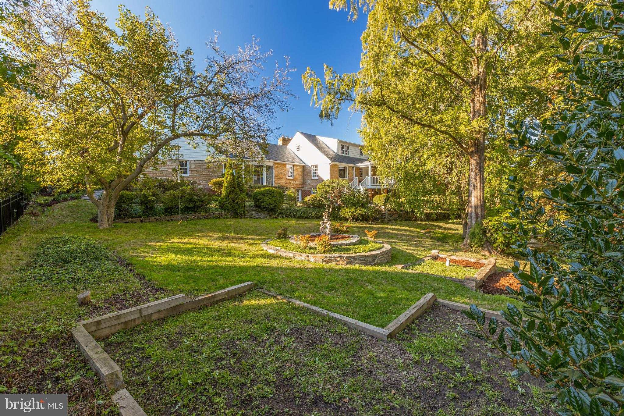 COUNTRY CLUB HILLS - Residential