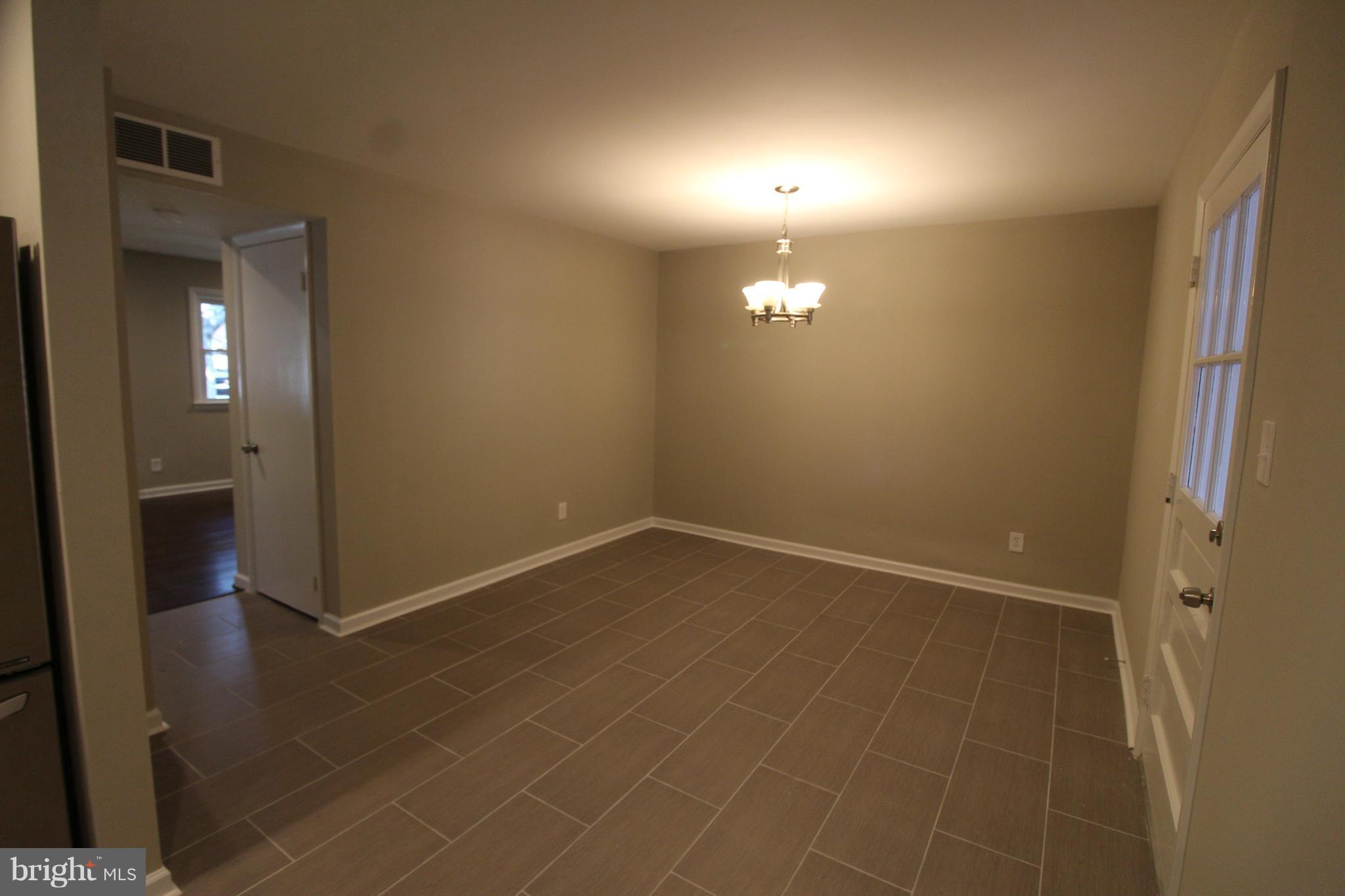 VIRGINIA KNOLLS - Residential