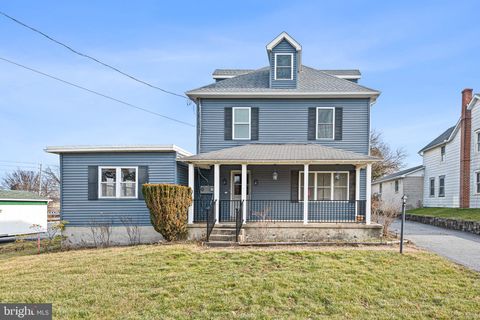 Photo of 733 NEWPORT AVE, GAP, PA 17527 (MLS # PALA2029816)