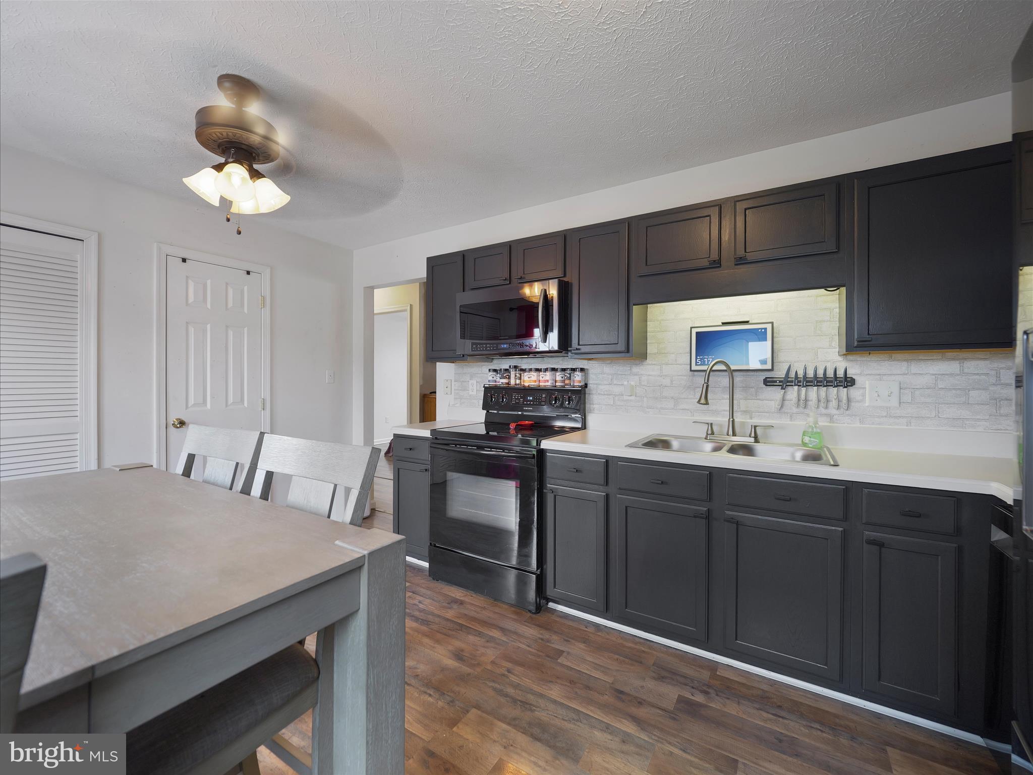 RIDGEFIELD - Residential