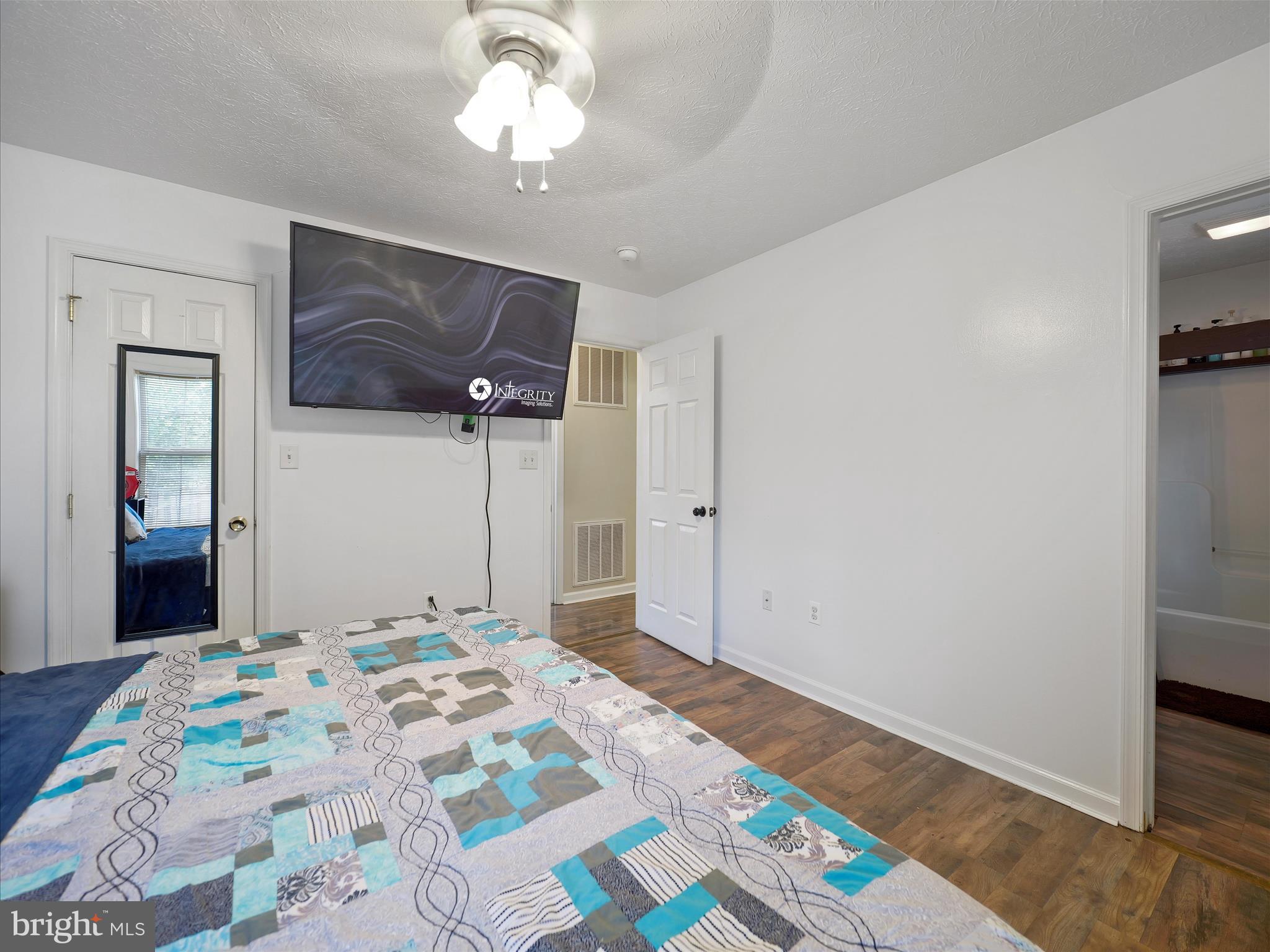 RIDGEFIELD - Residential