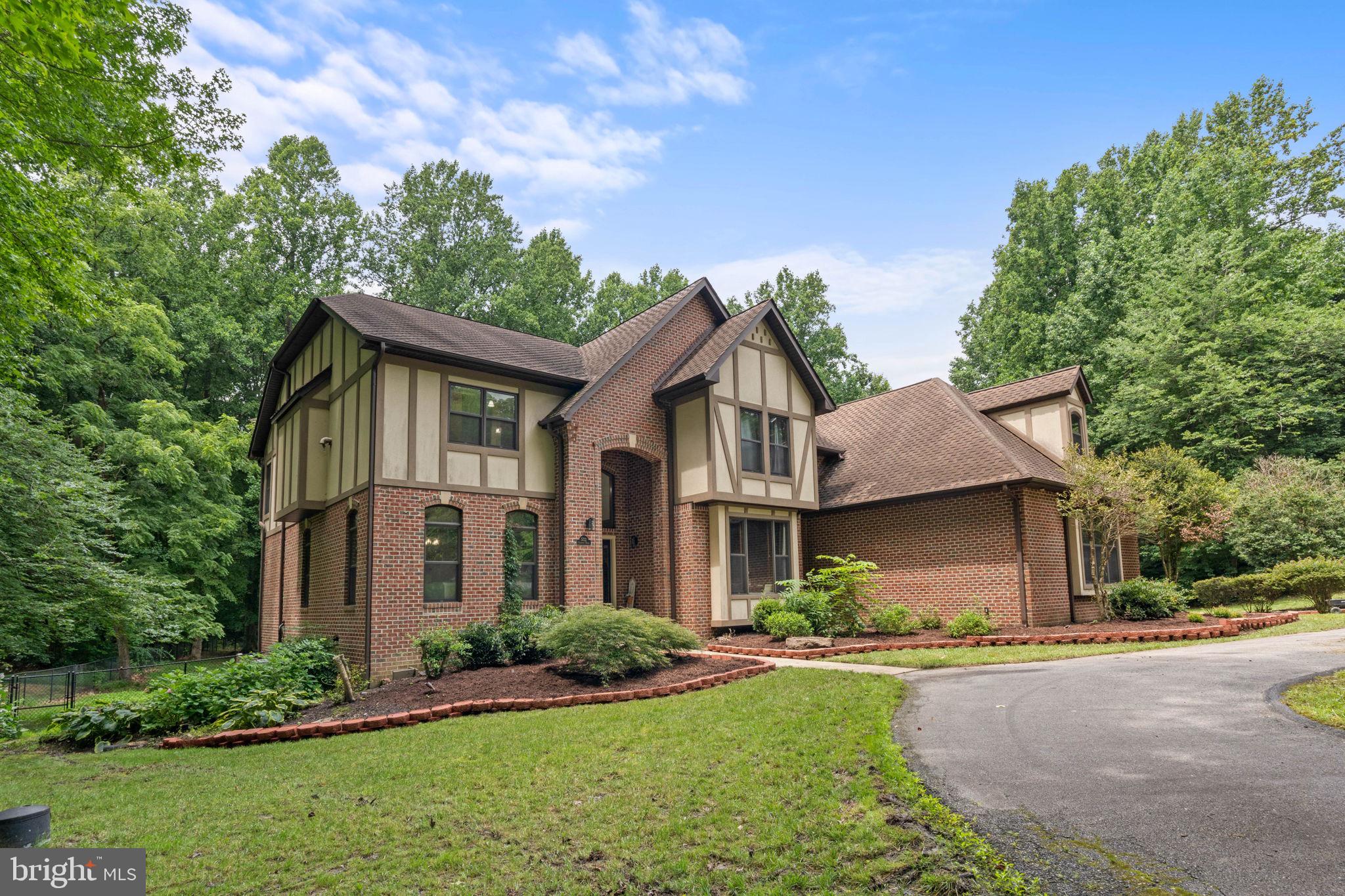 5722 COURTNEY DRIVE