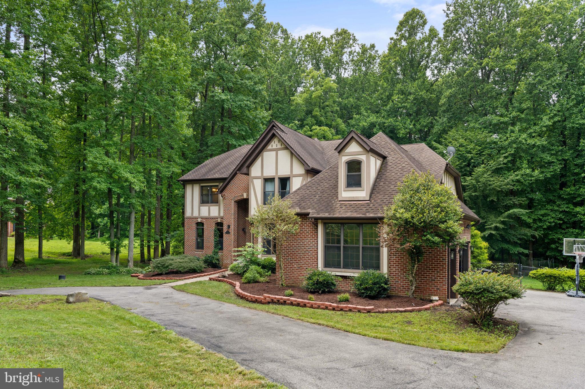 5722 COURTNEY DRIVE