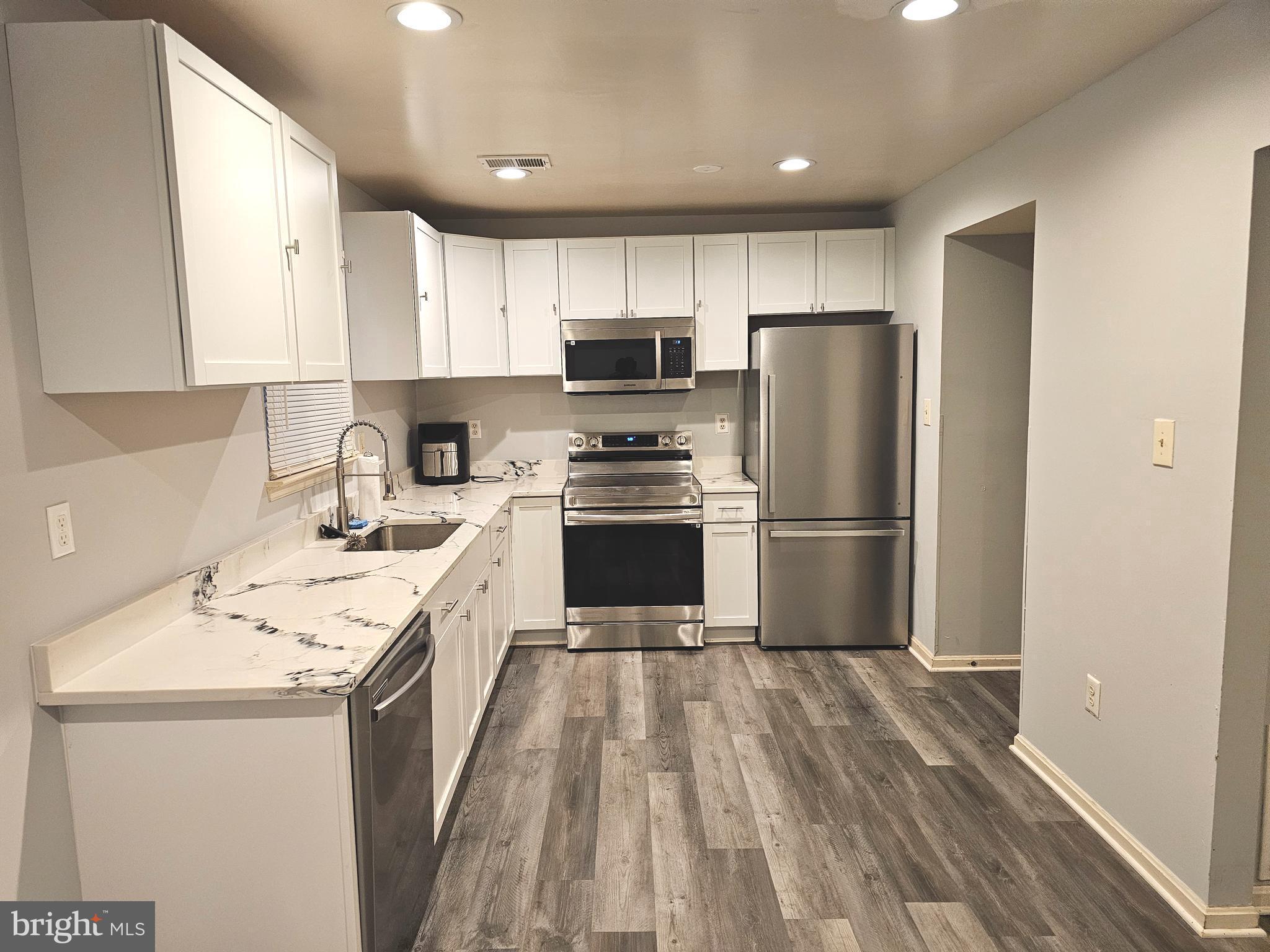 LANCASTER / WESTLAKE VILLAGE - Residential Lease