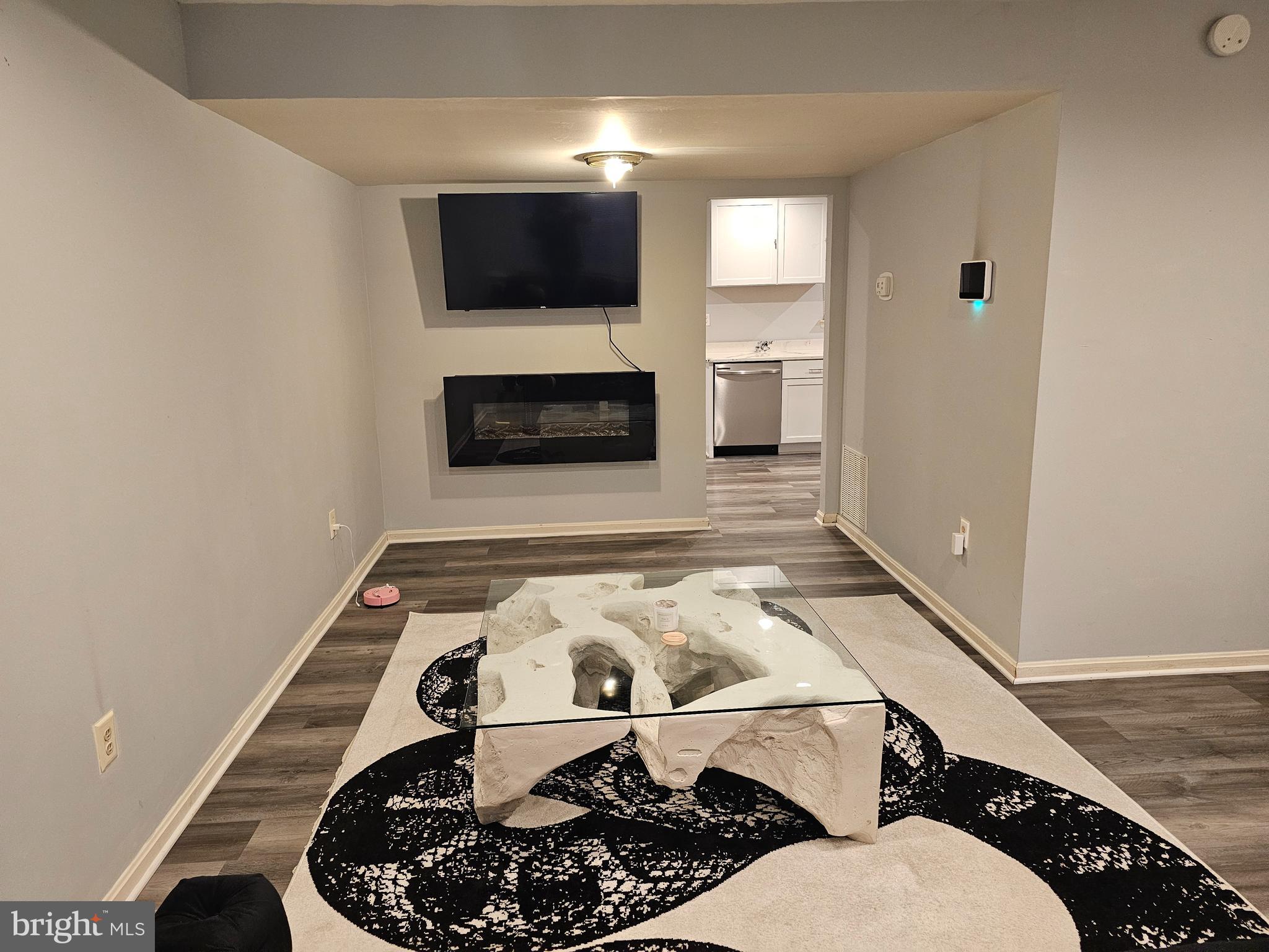 LANCASTER / WESTLAKE VILLAGE - Residential Lease