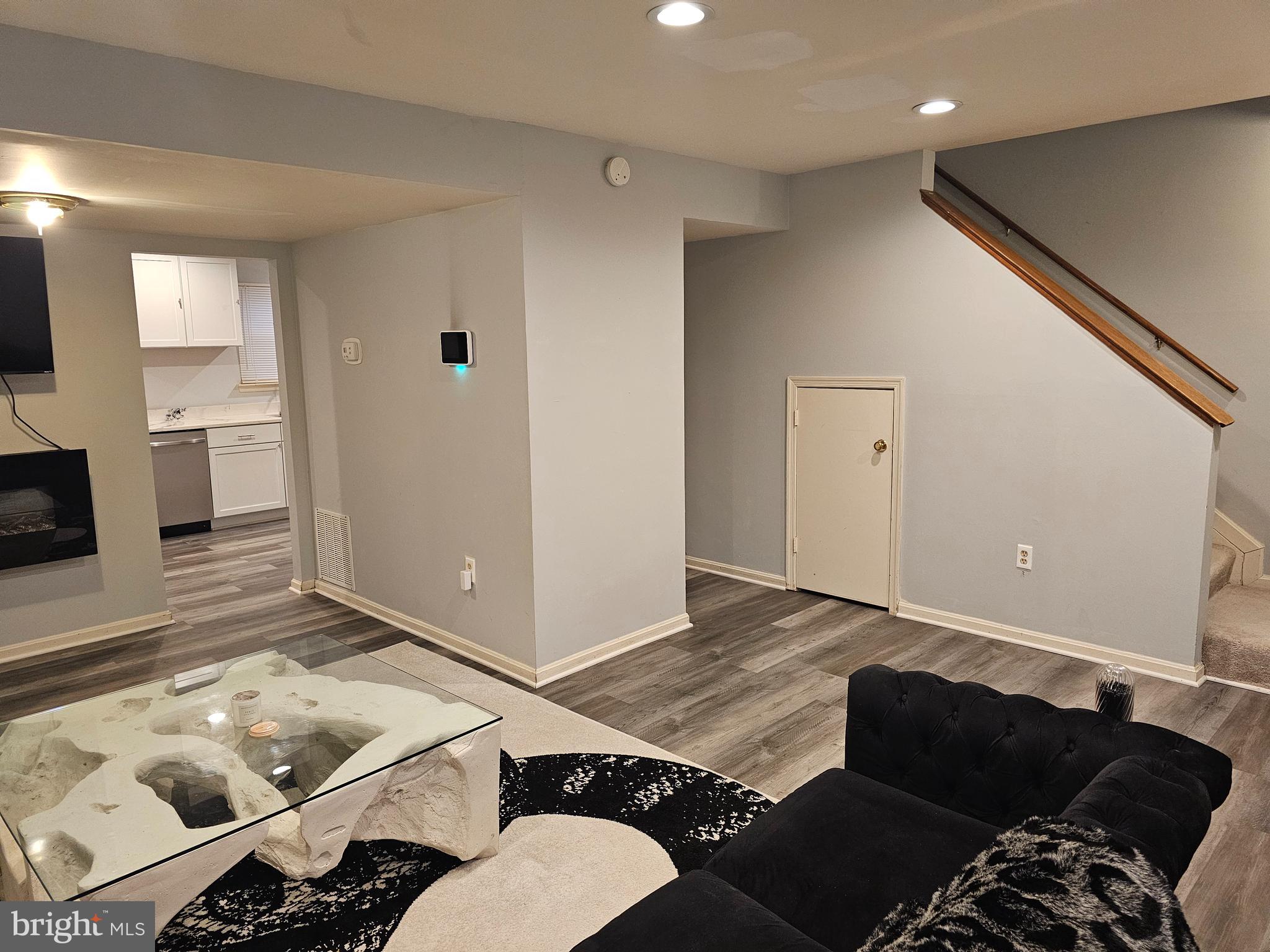 LANCASTER / WESTLAKE VILLAGE - Residential Lease