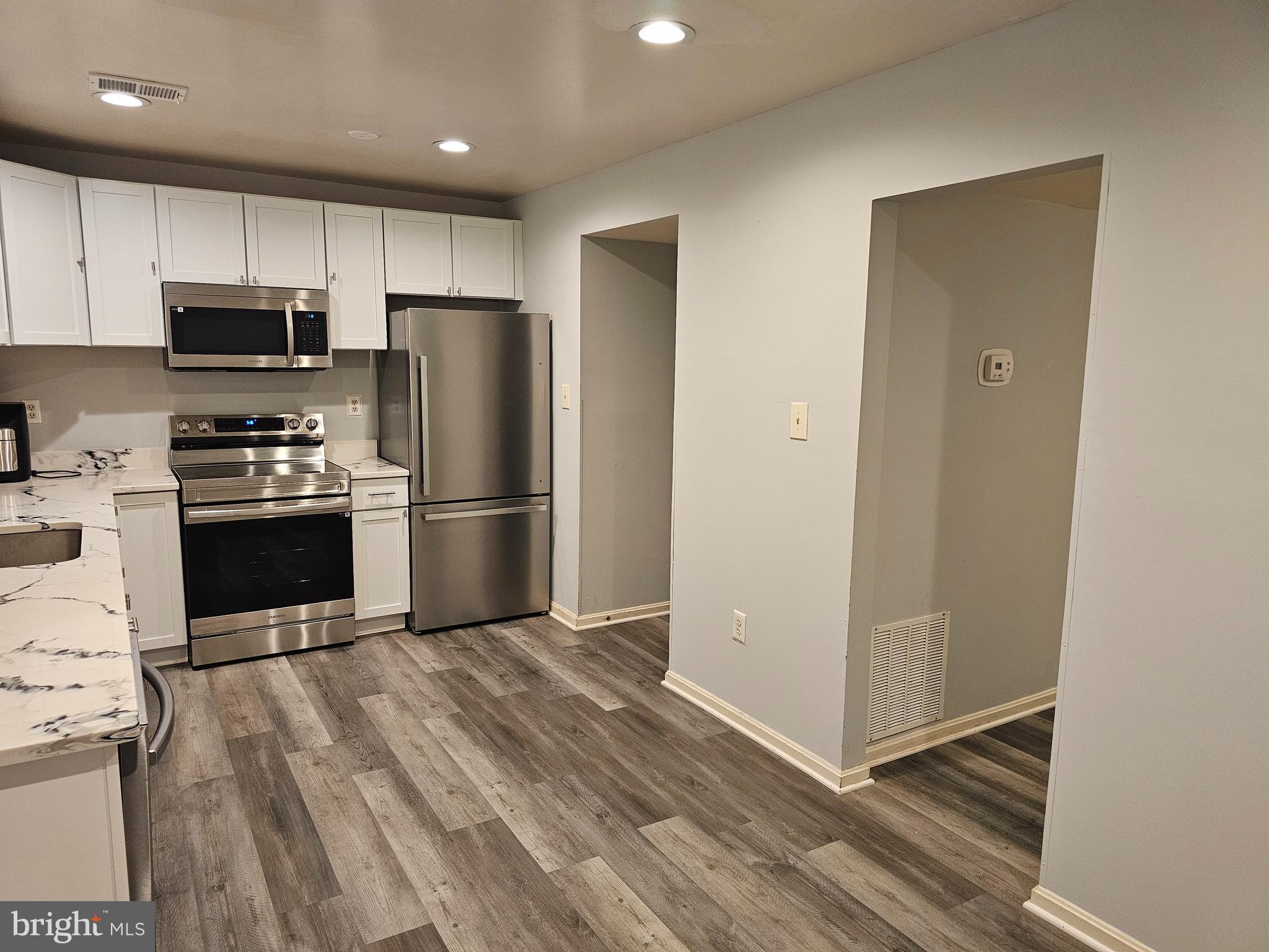 LANCASTER / WESTLAKE VILLAGE - Residential Lease