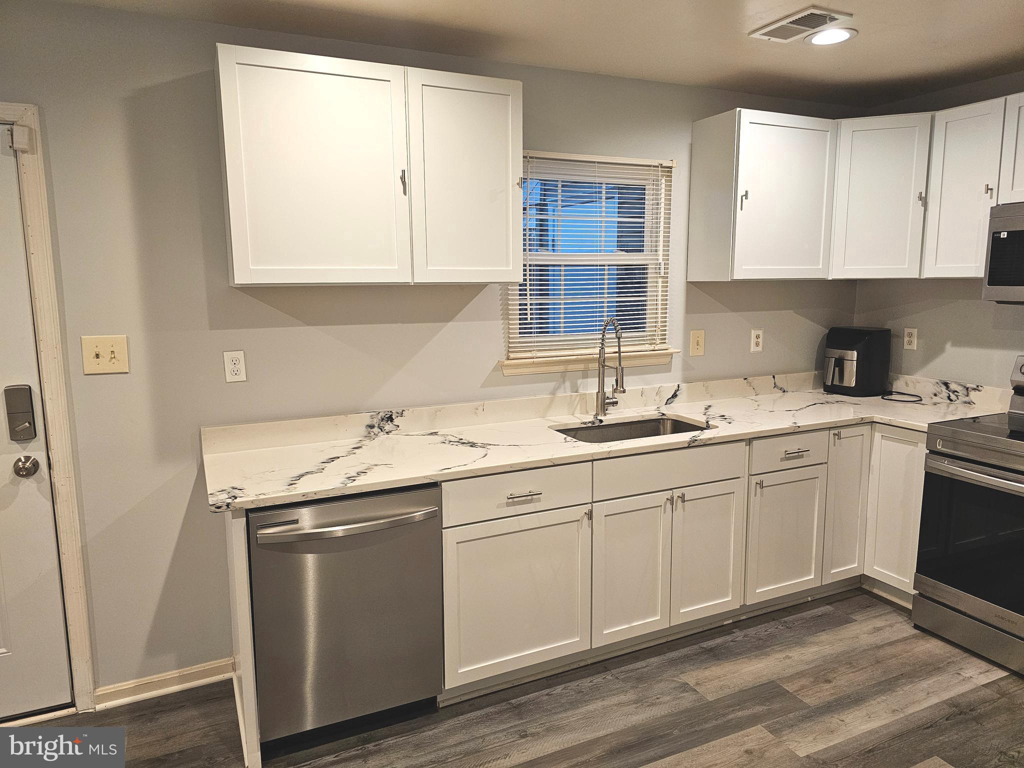 LANCASTER / WESTLAKE VILLAGE - Residential Lease