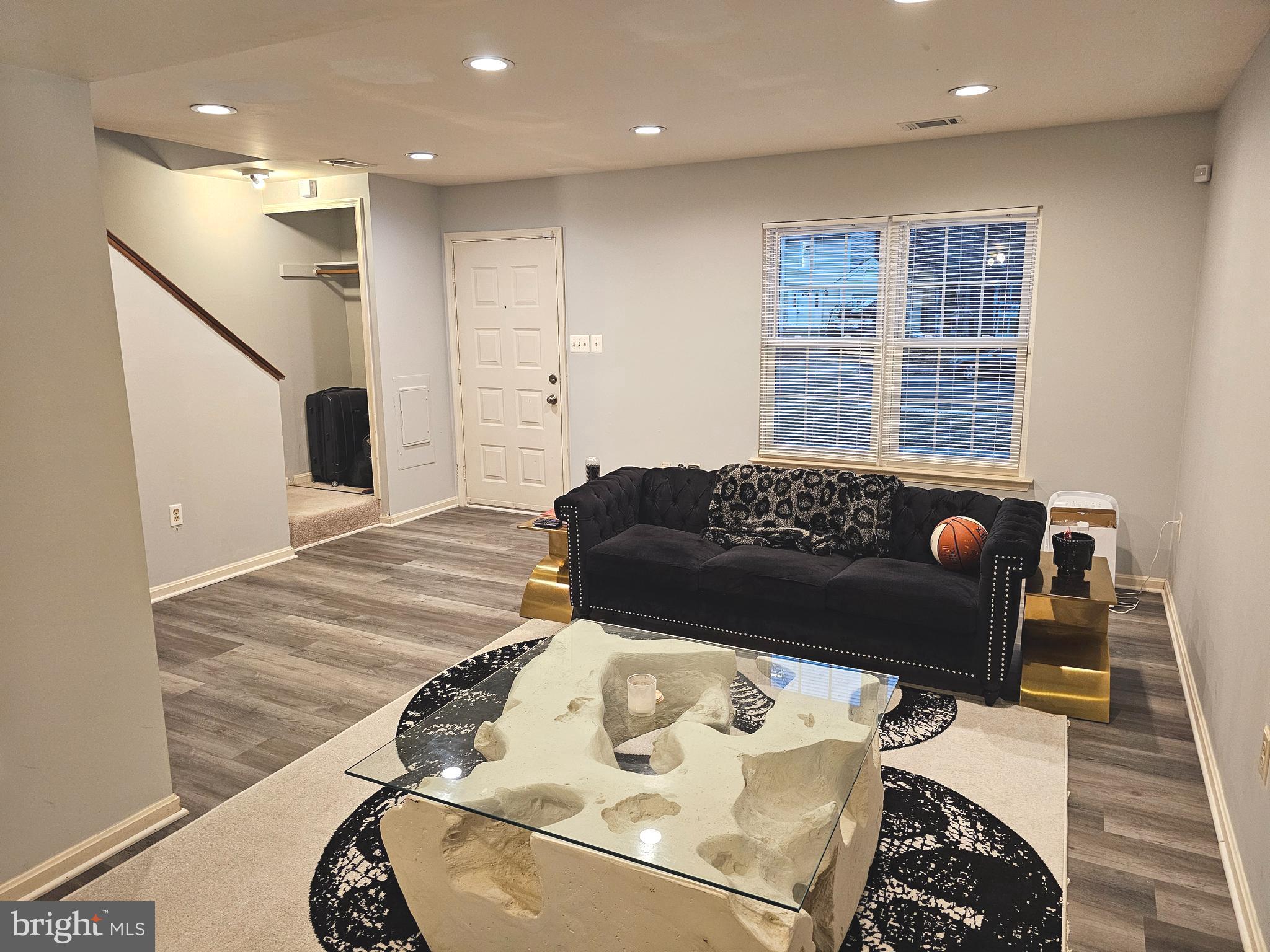 LANCASTER / WESTLAKE VILLAGE - Residential Lease