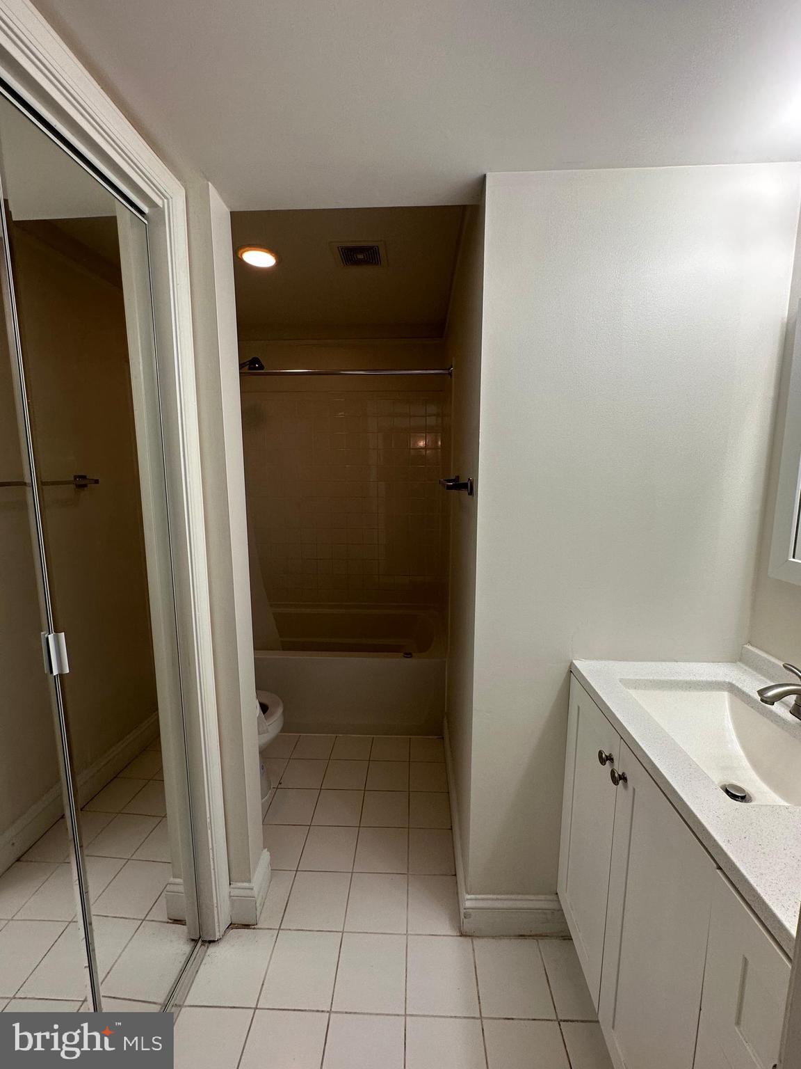 HAMPSTEAD LANDING - Residential Lease