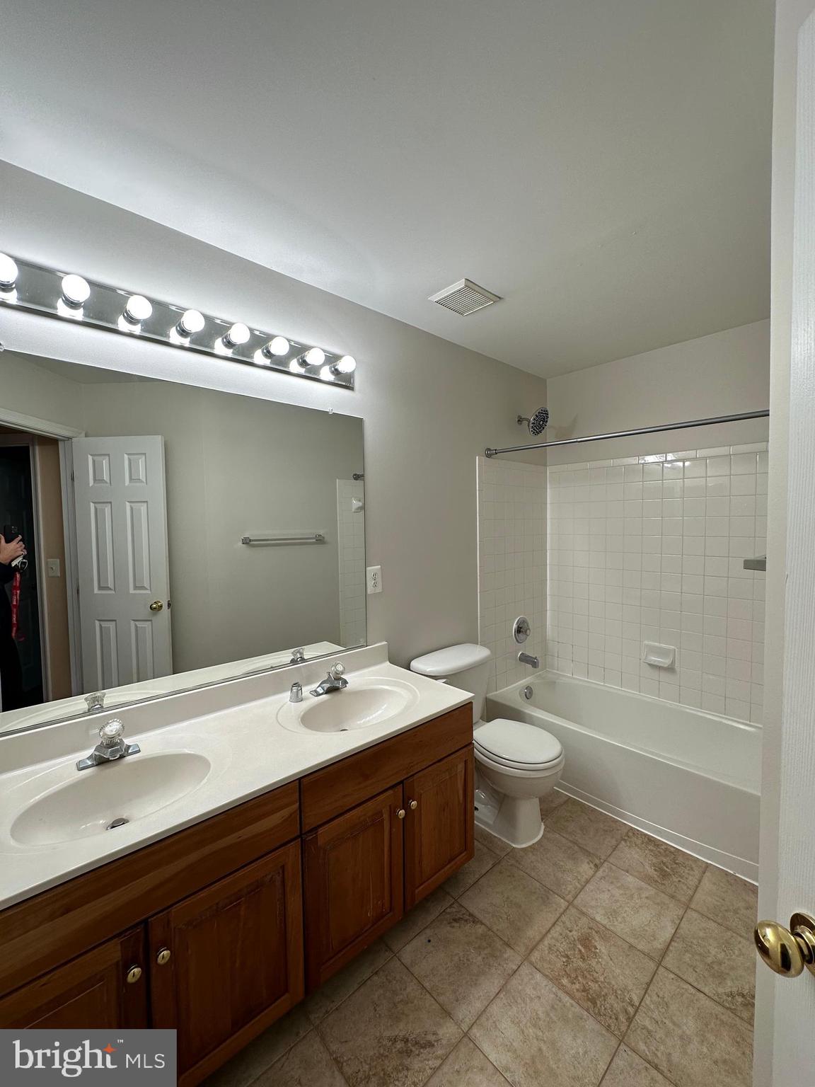 HAMPSTEAD LANDING - Residential Lease