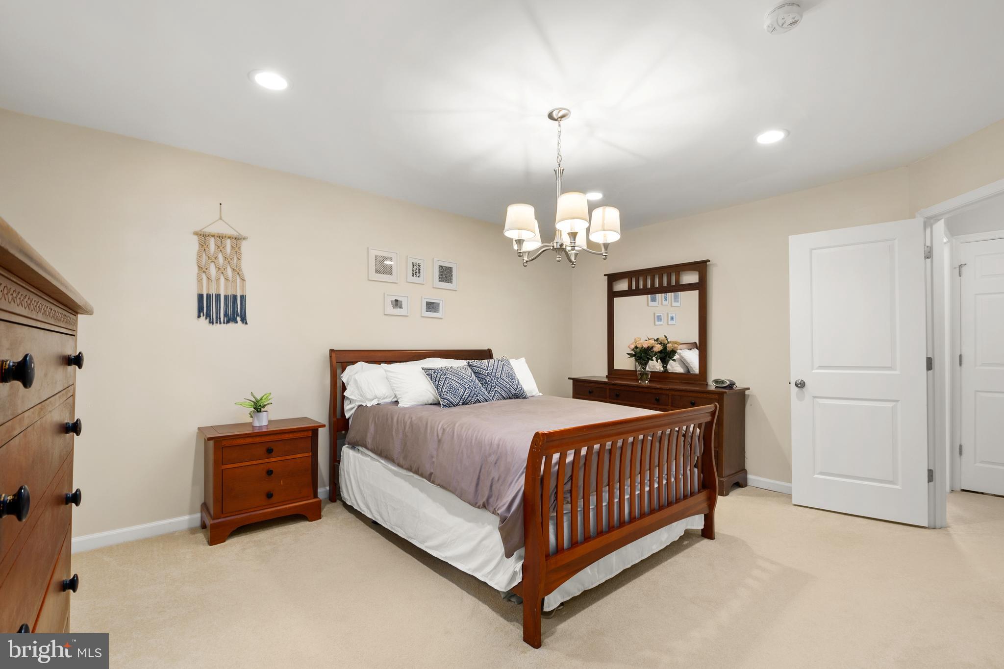 KING CHARLES COMMONS - Residential