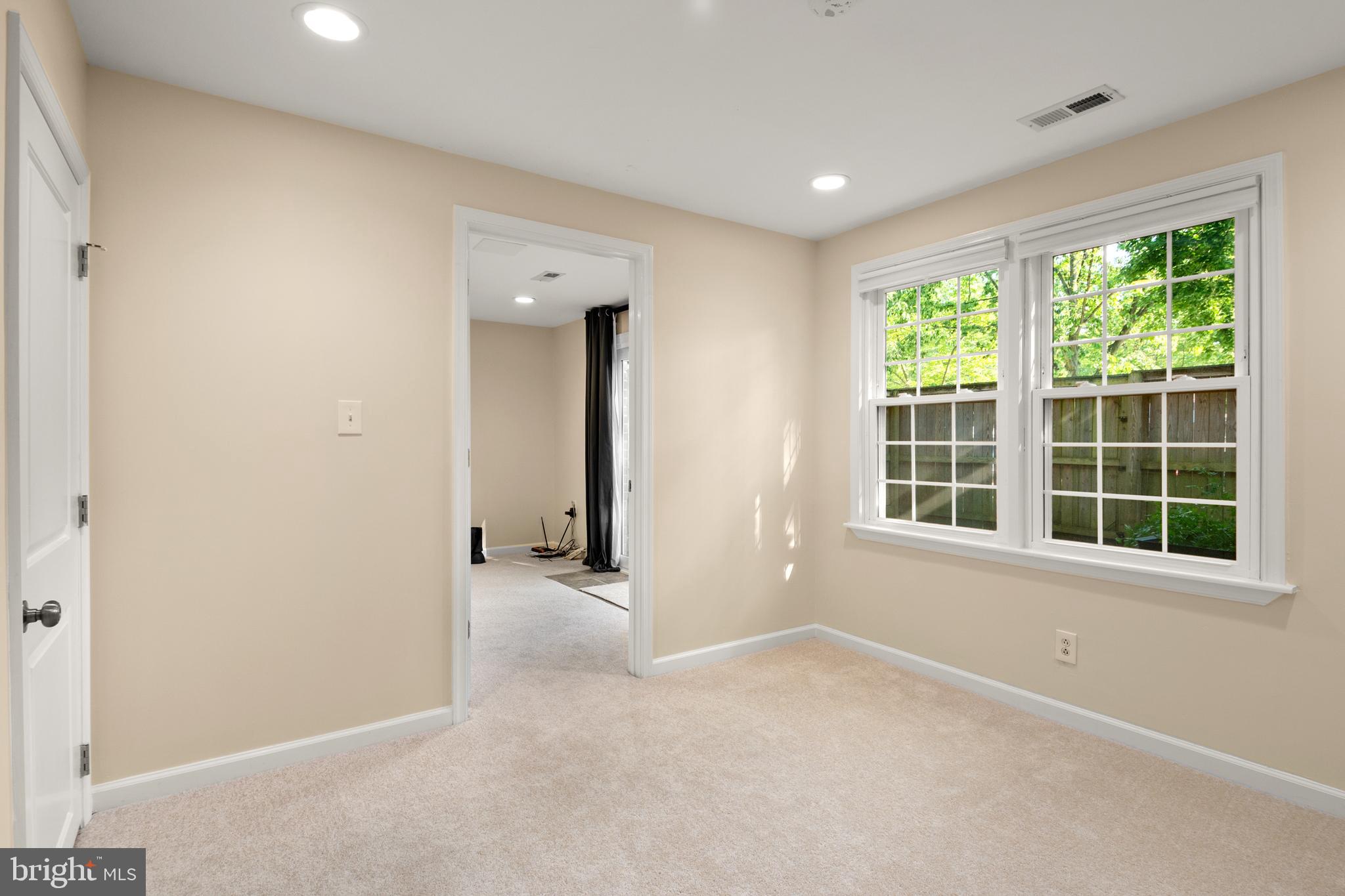 KING CHARLES COMMONS - Residential