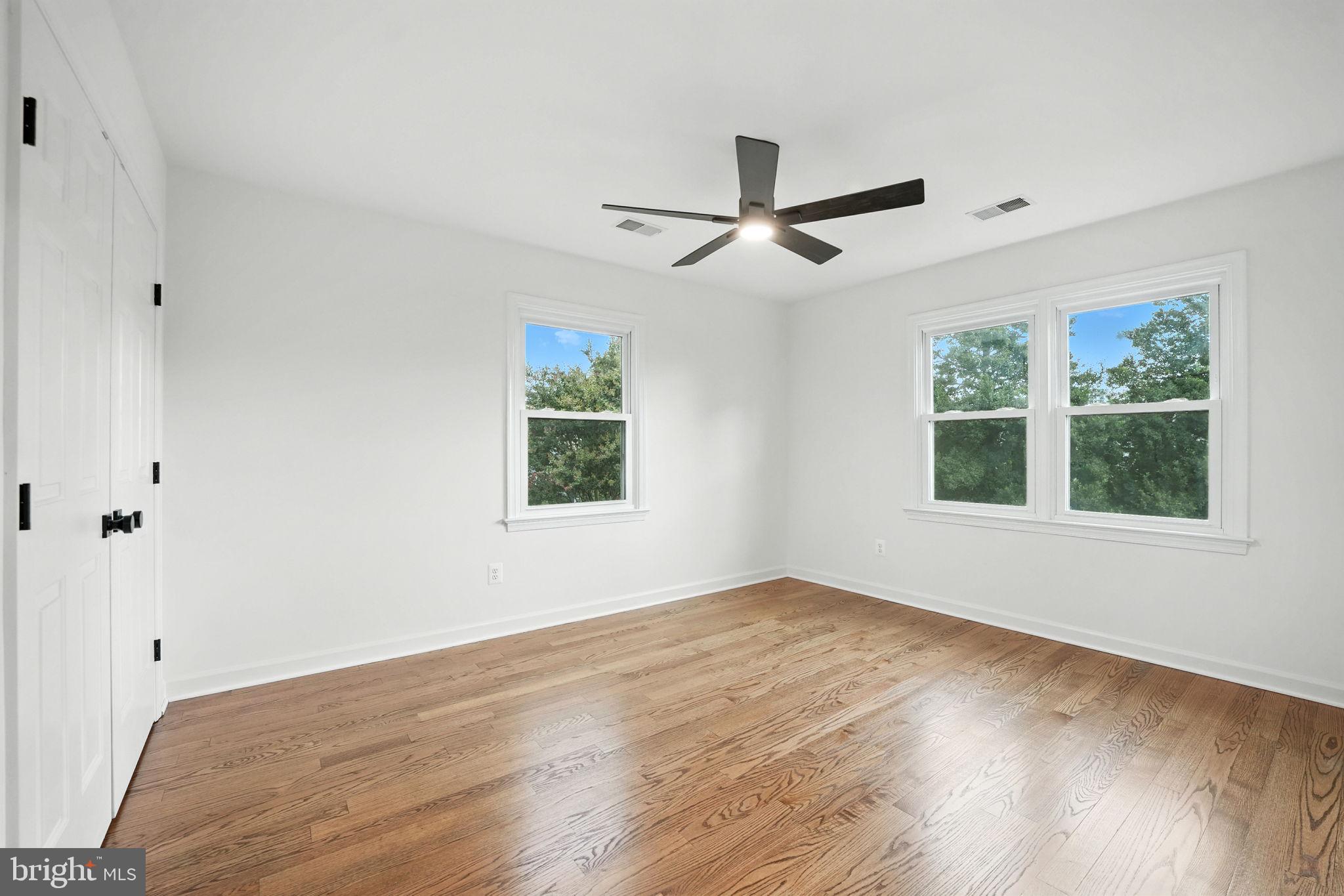 LYON VILLAGE - Residential