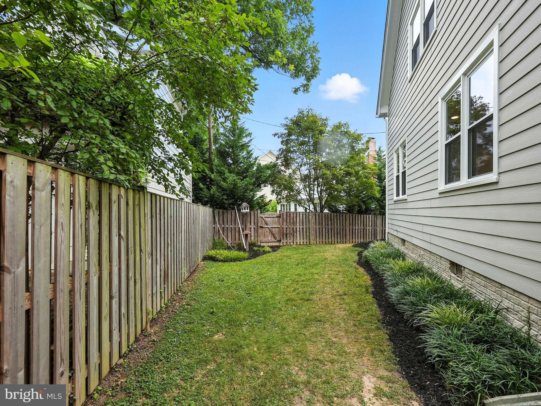 LYON VILLAGE - Residential