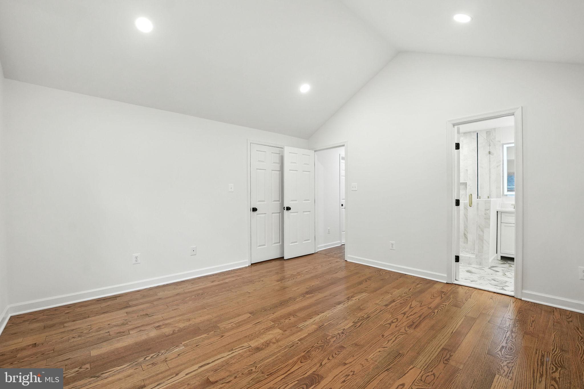 LYON VILLAGE - Residential