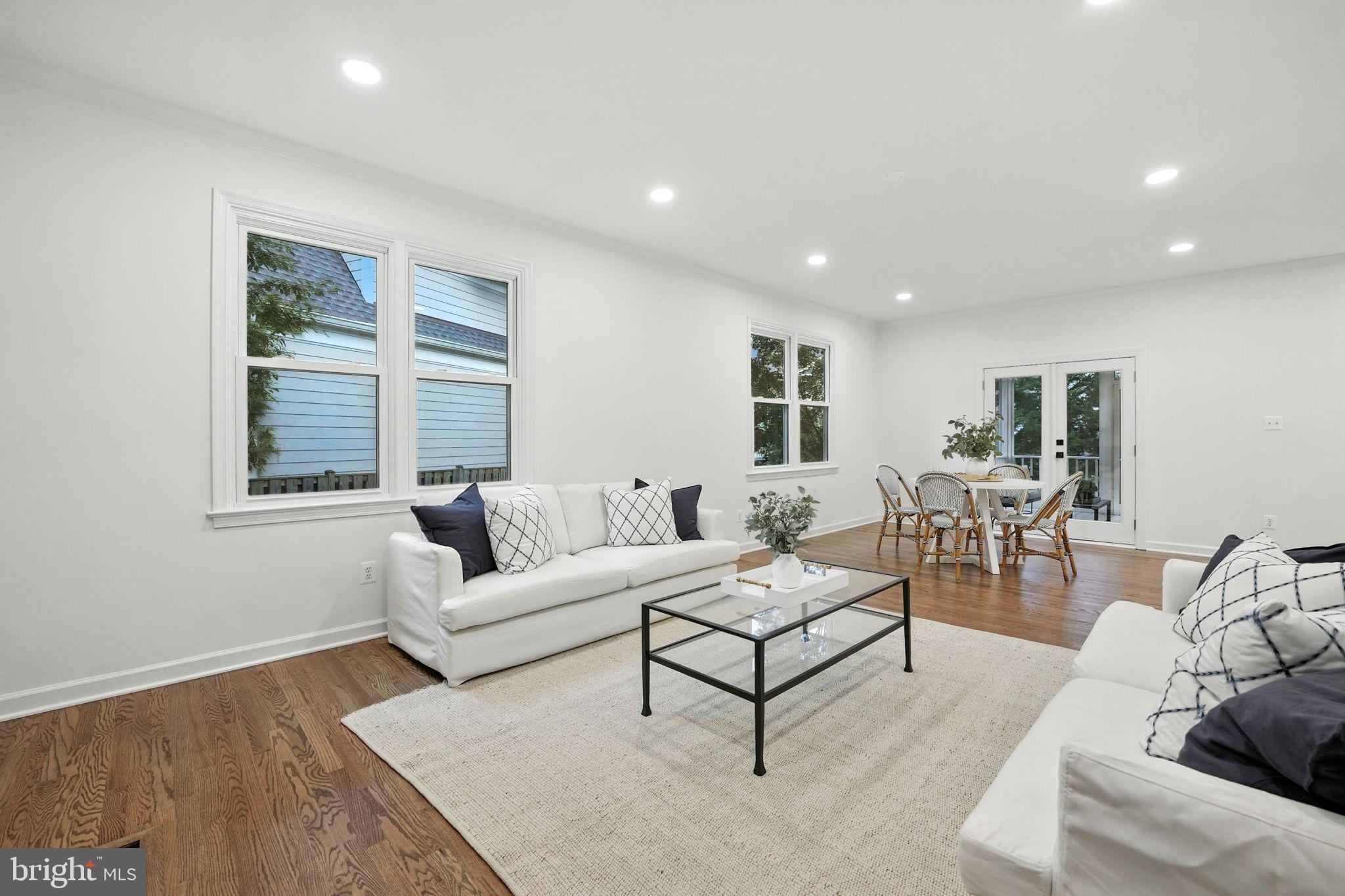 LYON VILLAGE - Residential