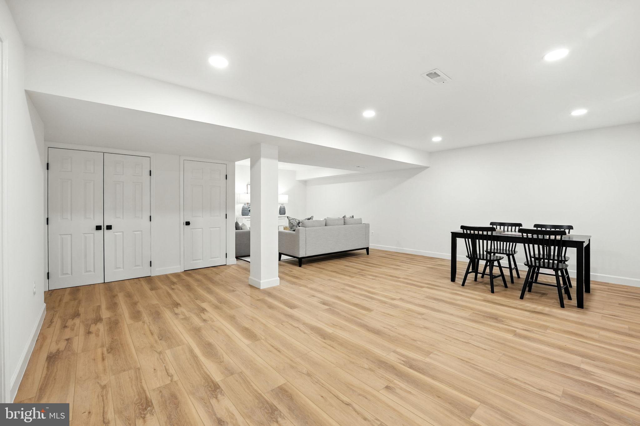 LYON VILLAGE - Residential