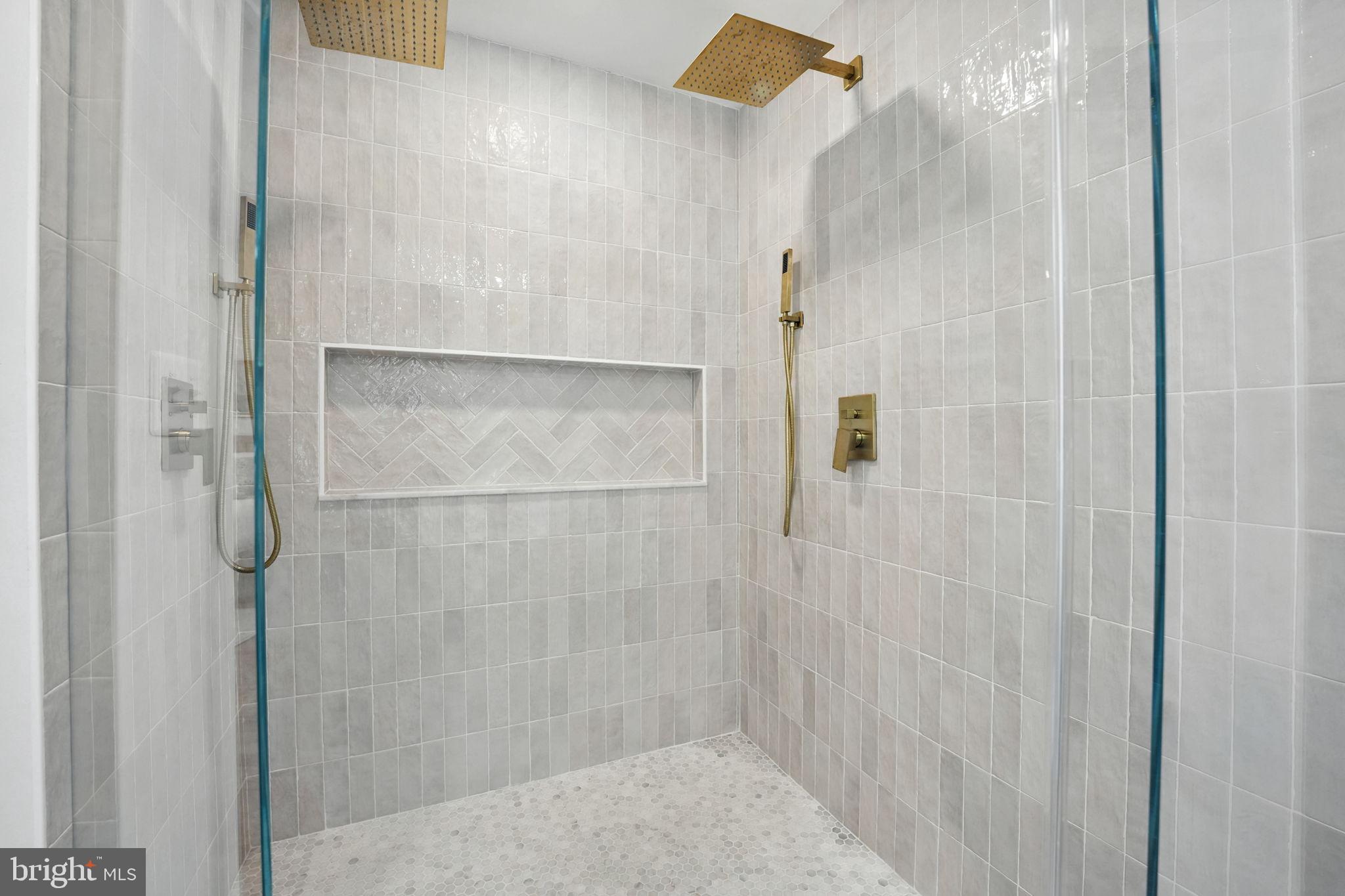 LYON VILLAGE - Residential