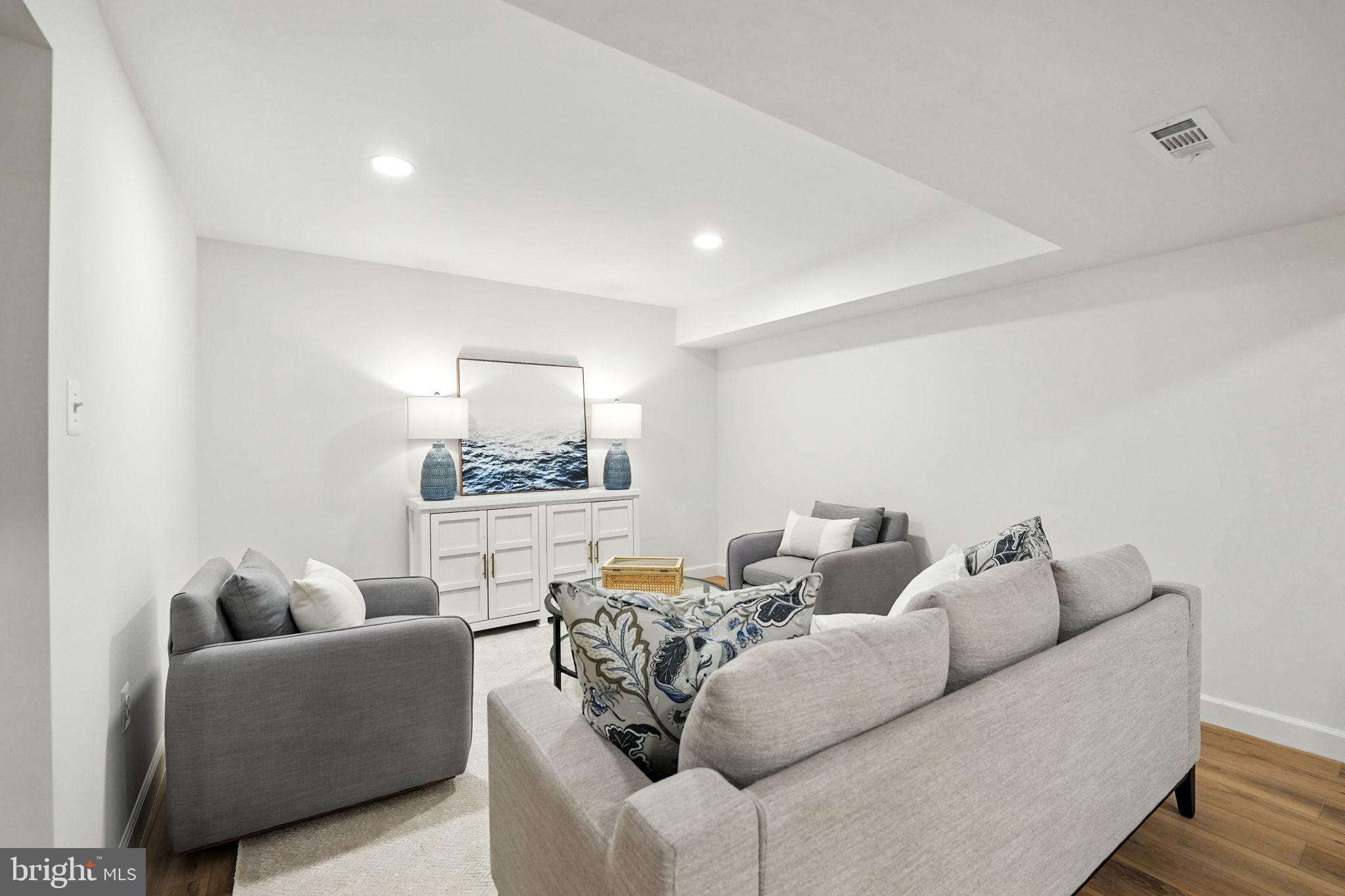 LYON VILLAGE - Residential