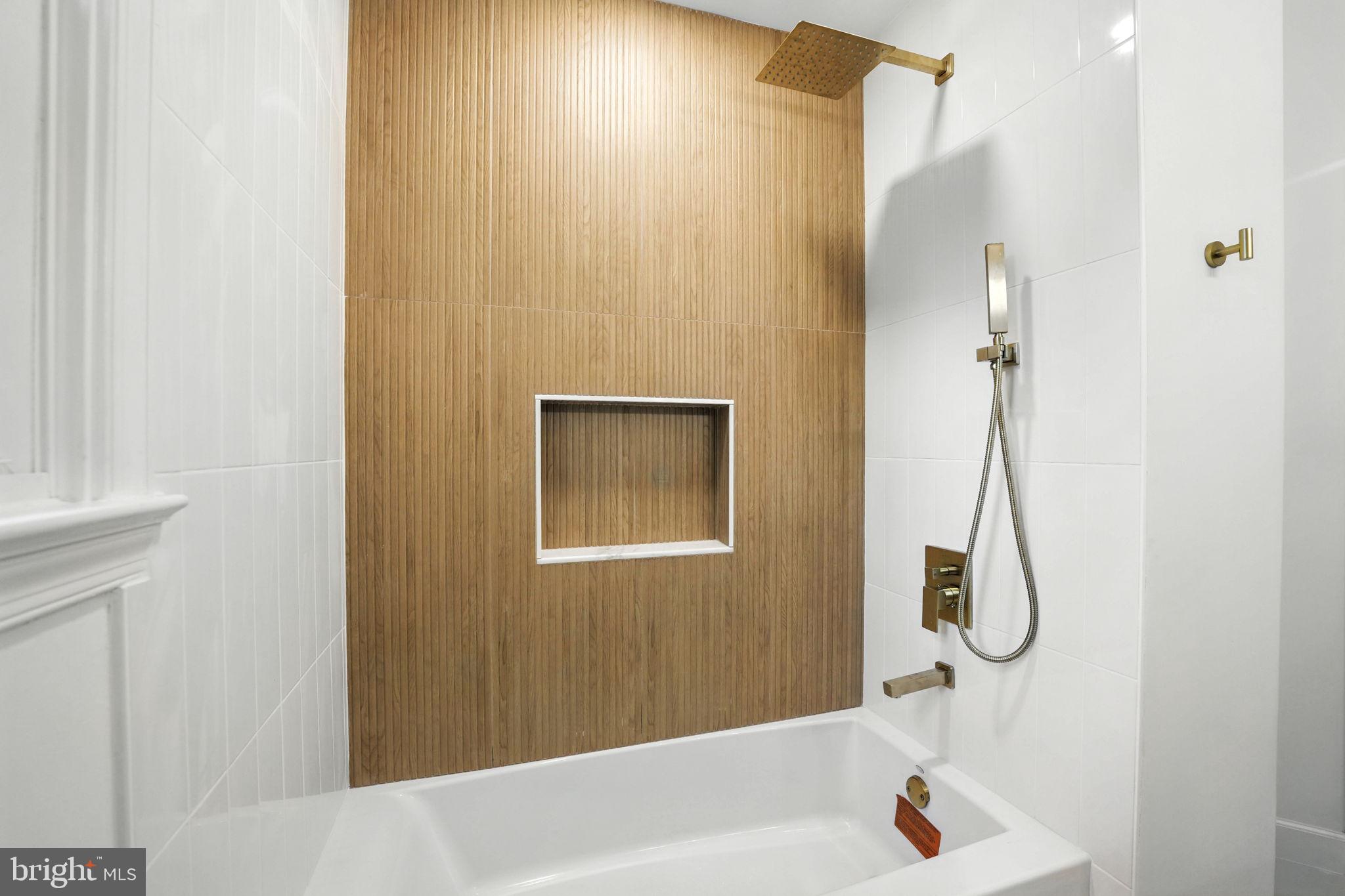 LYON VILLAGE - Residential